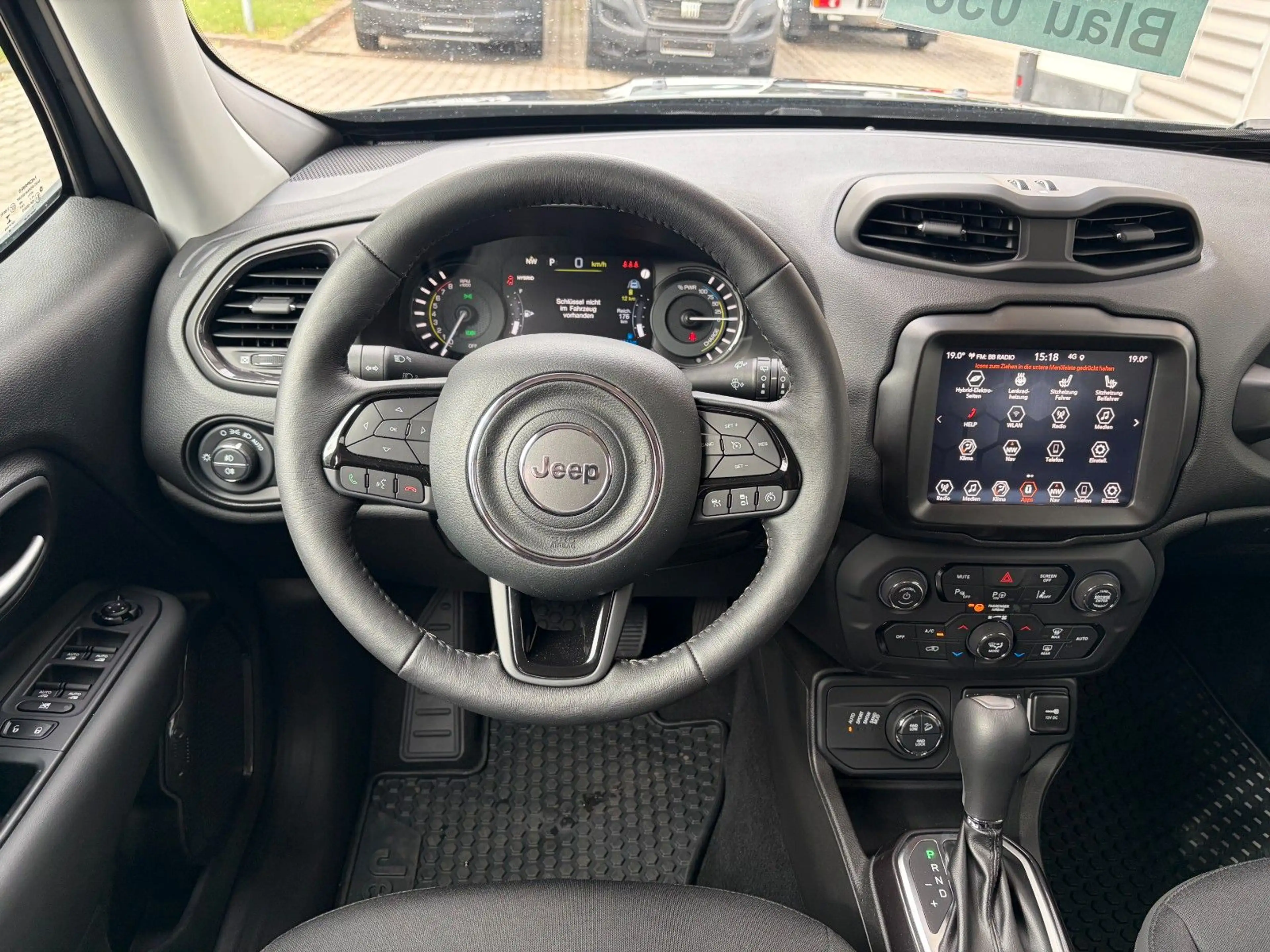 Jeep Renegade S Plug-In-Hybrid 4xe — photo 8