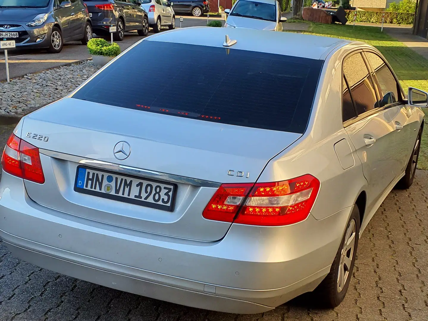 Mercedes-Benz E 220 E 220 CDI DPF BlueEFFICIENCY Automatik Elegance Silber - 2