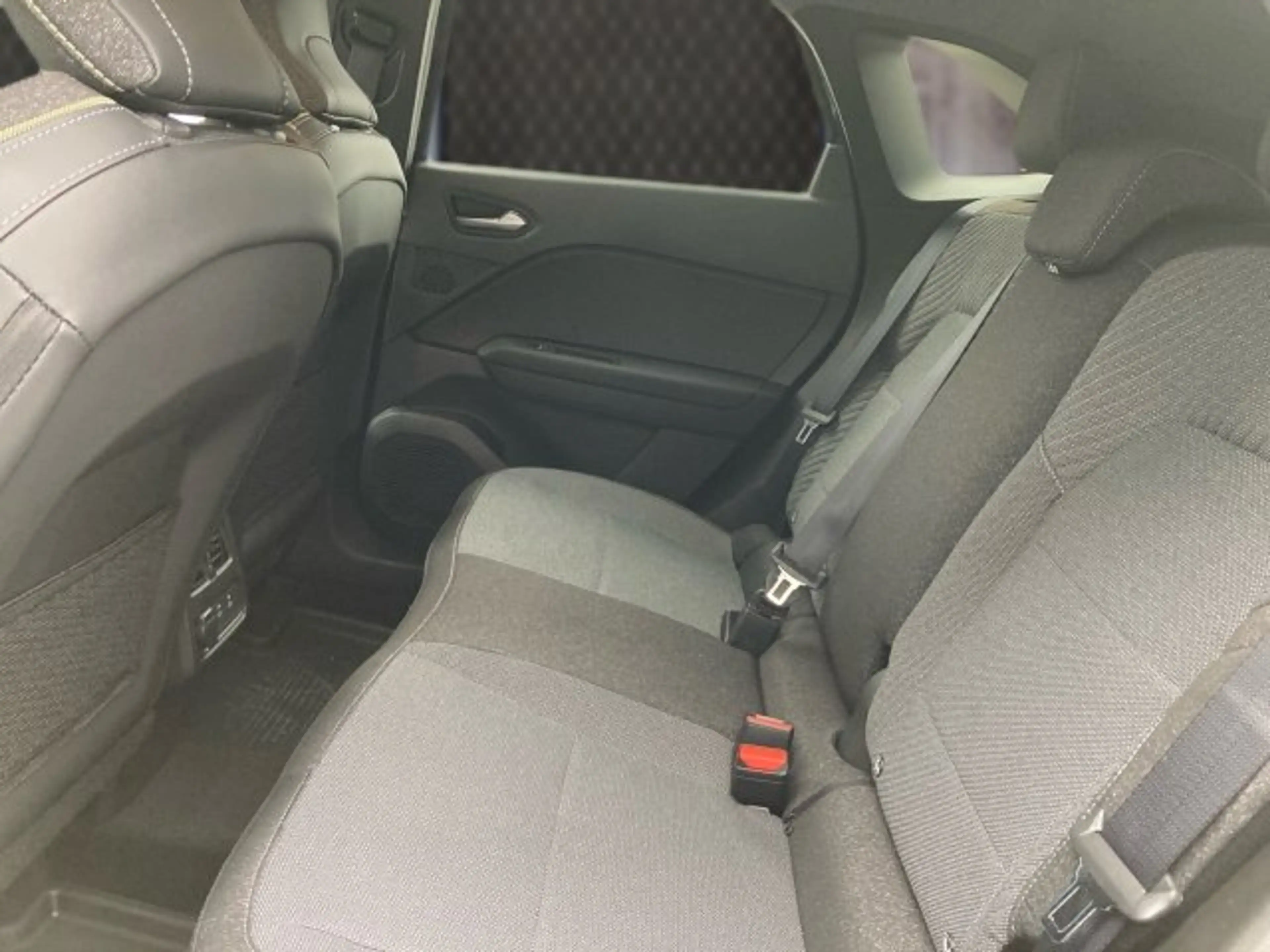 Mitsubishi Grandis 1,3 Petrol Intense S+C+T 26 — photo 9