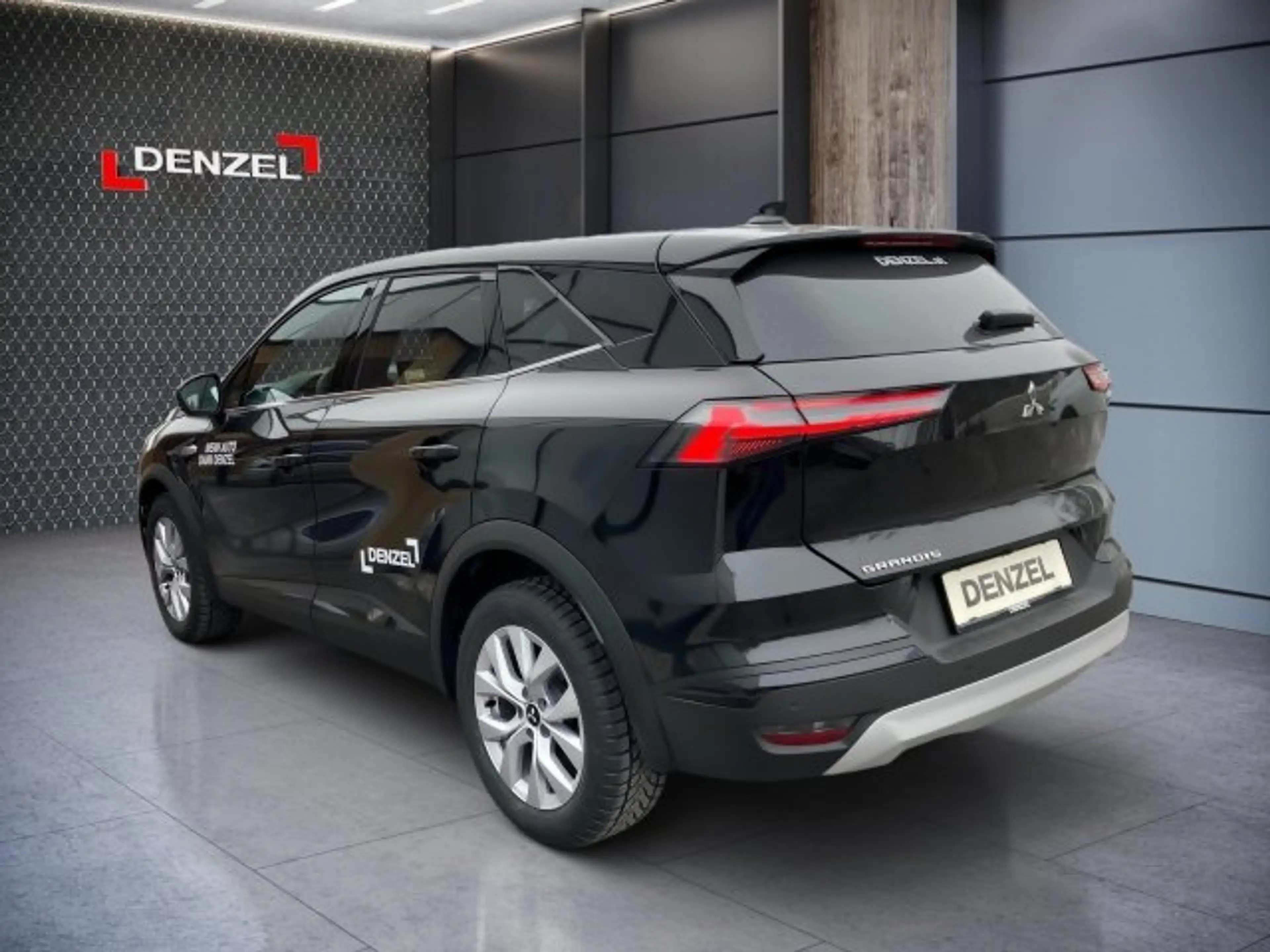 Mitsubishi Grandis 1,3 Petrol Intense S+C+T 26 — photo 3