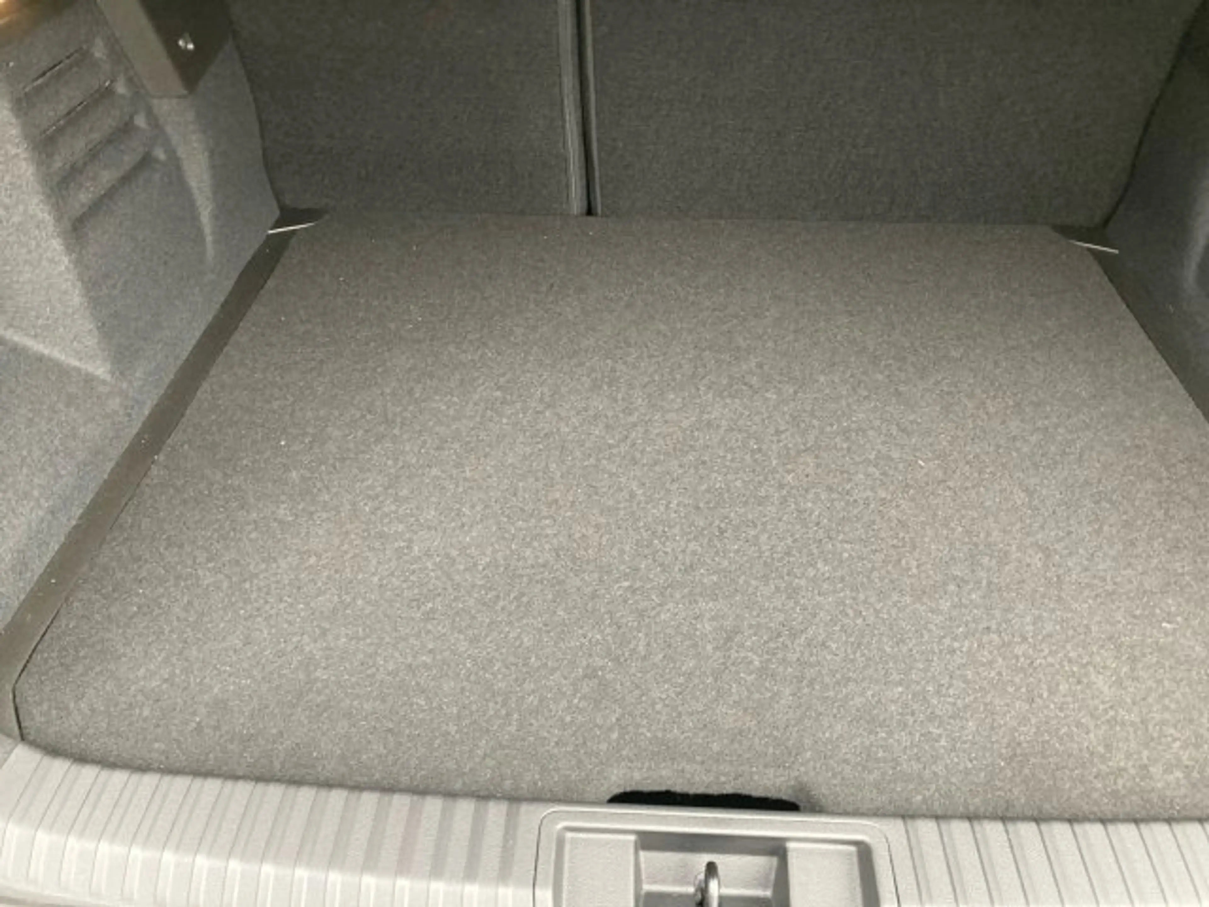 Mitsubishi Grandis 1,3 Petrol Intense S+C+T 26 — photo 10