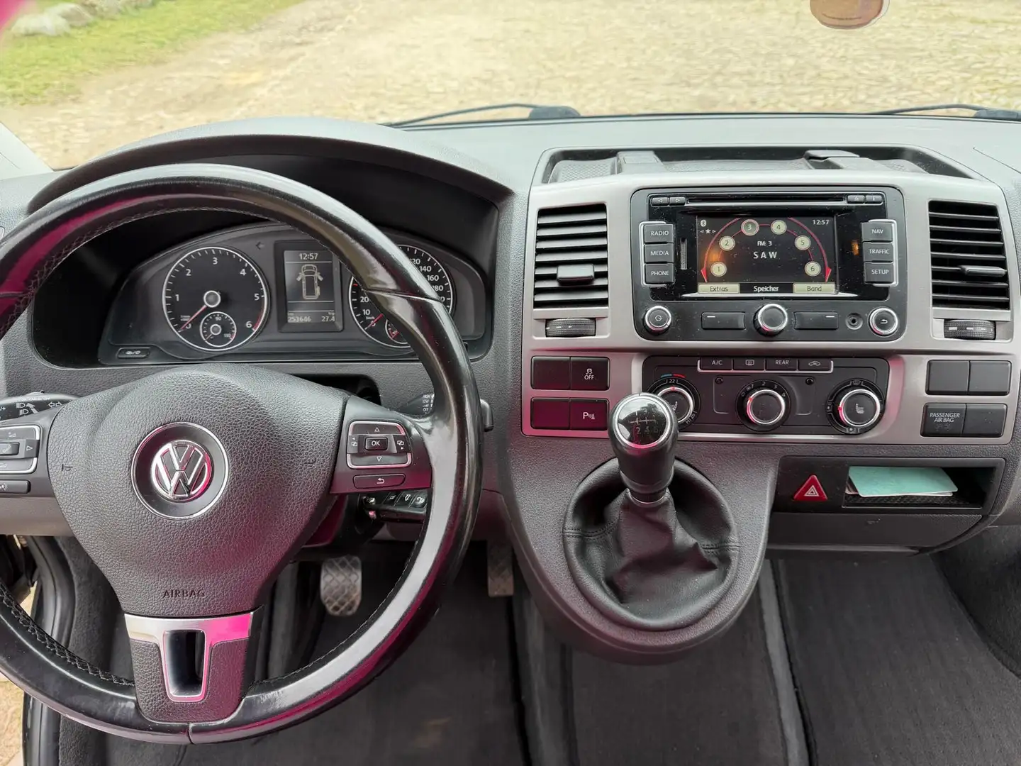 Volkswagen Bus Multivan Negro - 2