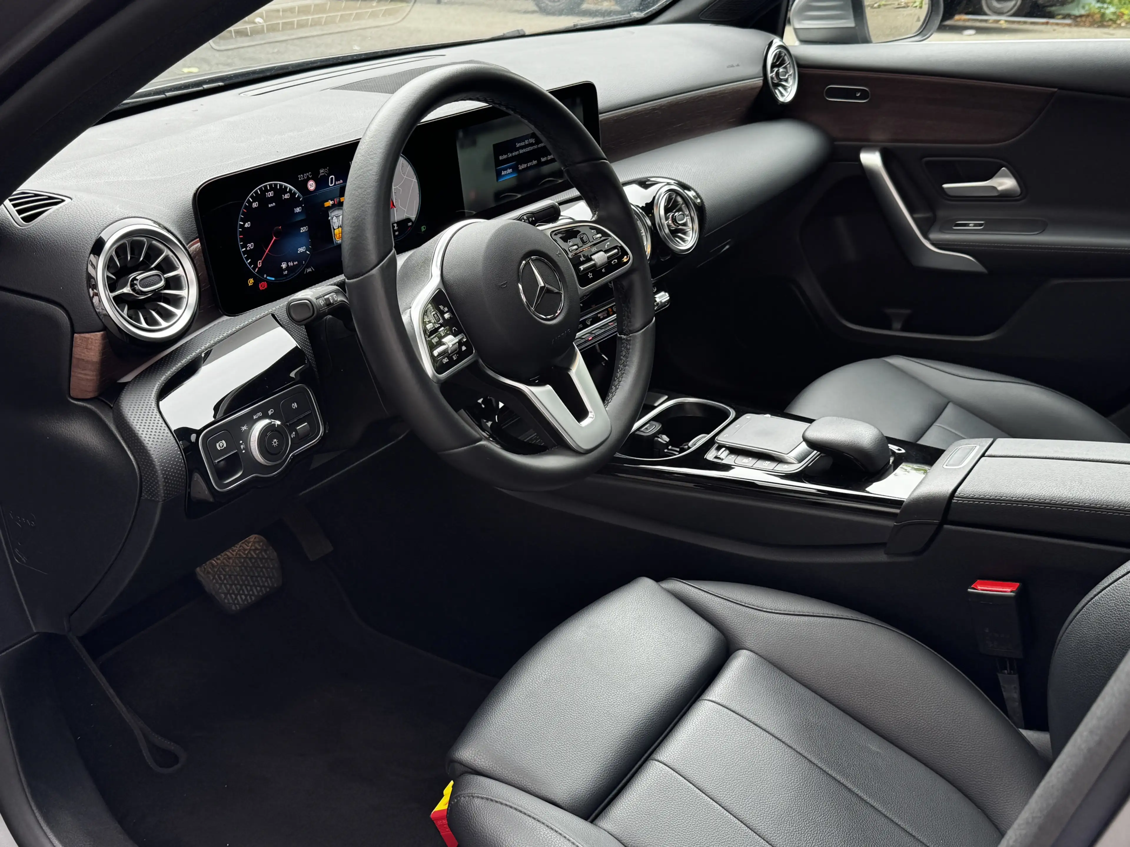 Mercedes-Benz A 220 D Urban LED ACC MBUX Pano Kamera Midline — photo 13