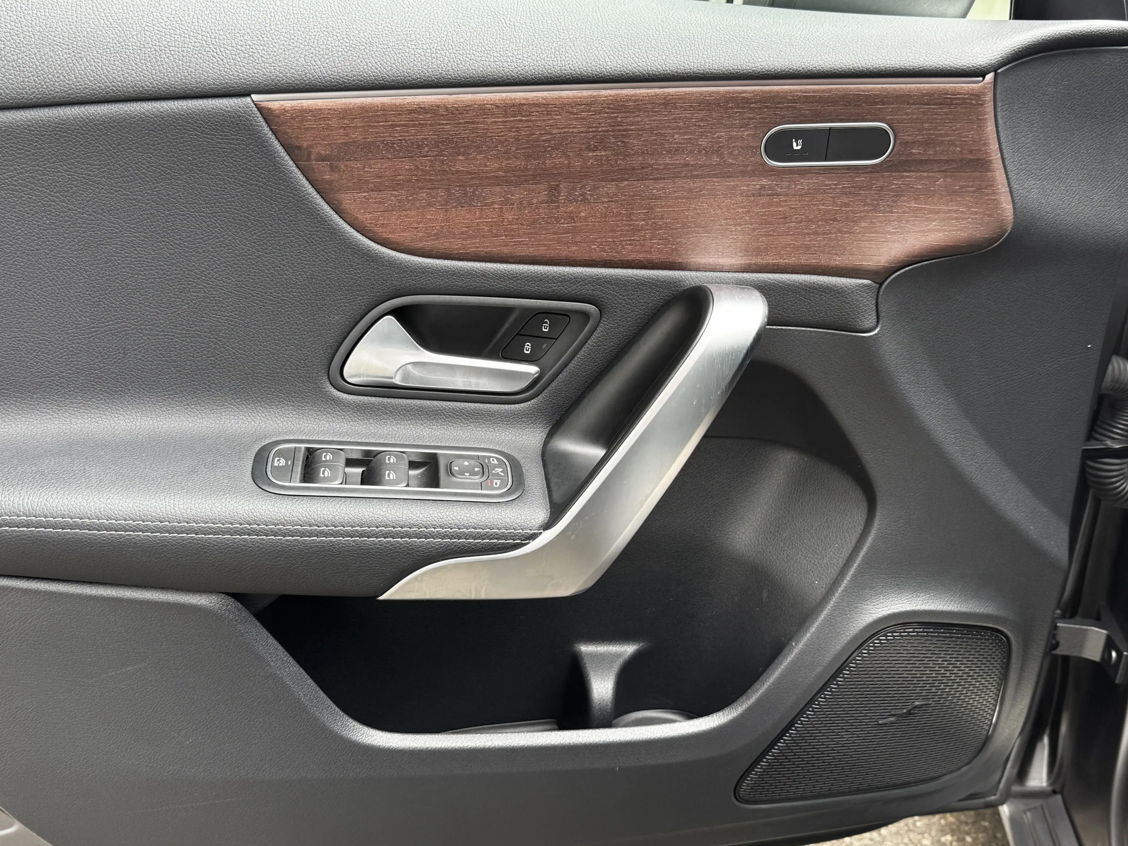 Mercedes-Benz A 220 D Urban LED ACC MBUX Pano Kamera Midline — photo 12