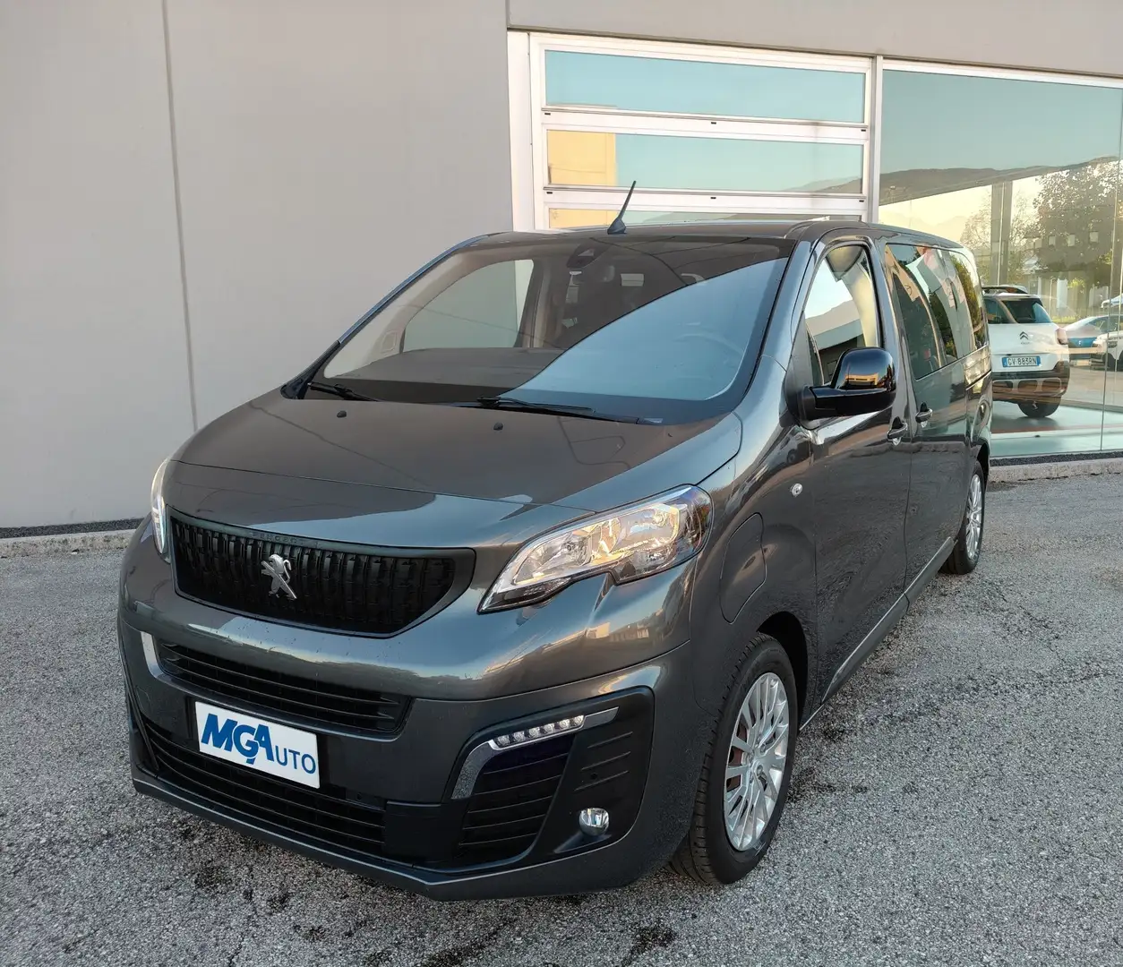 Peugeot Traveller ELETTRICO 75 KW 136 cv BUSINESS STANDARD 9 POSTI Gris - 1