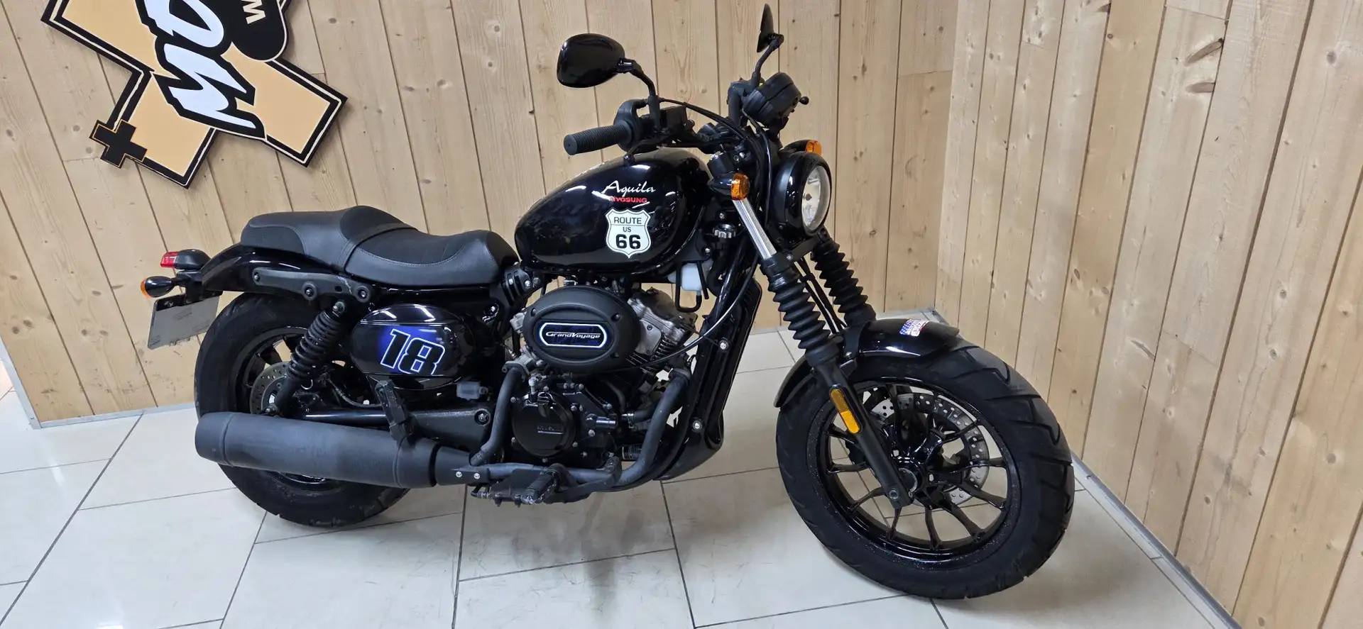 Hyosung GV 125 Fekete - 1
