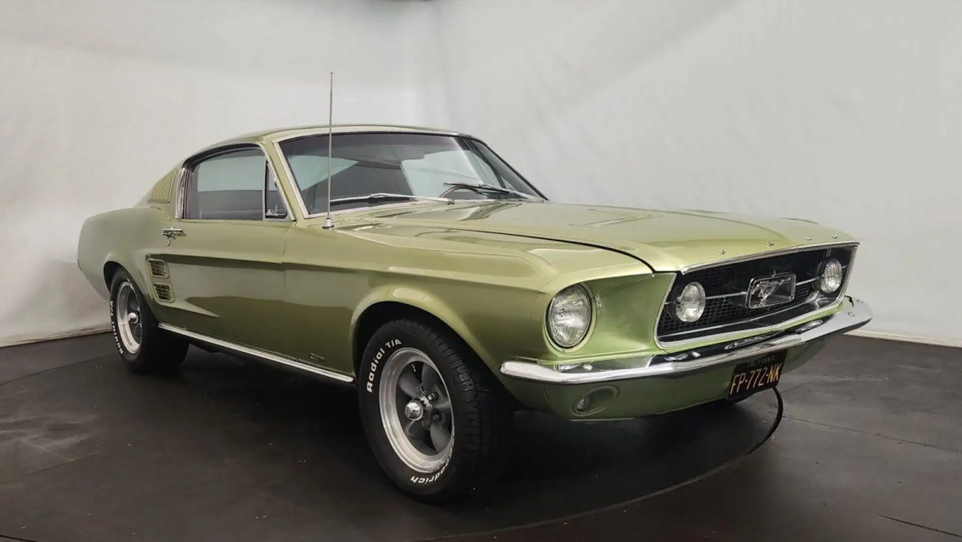 Ford Mustang Fastback Vert - 1