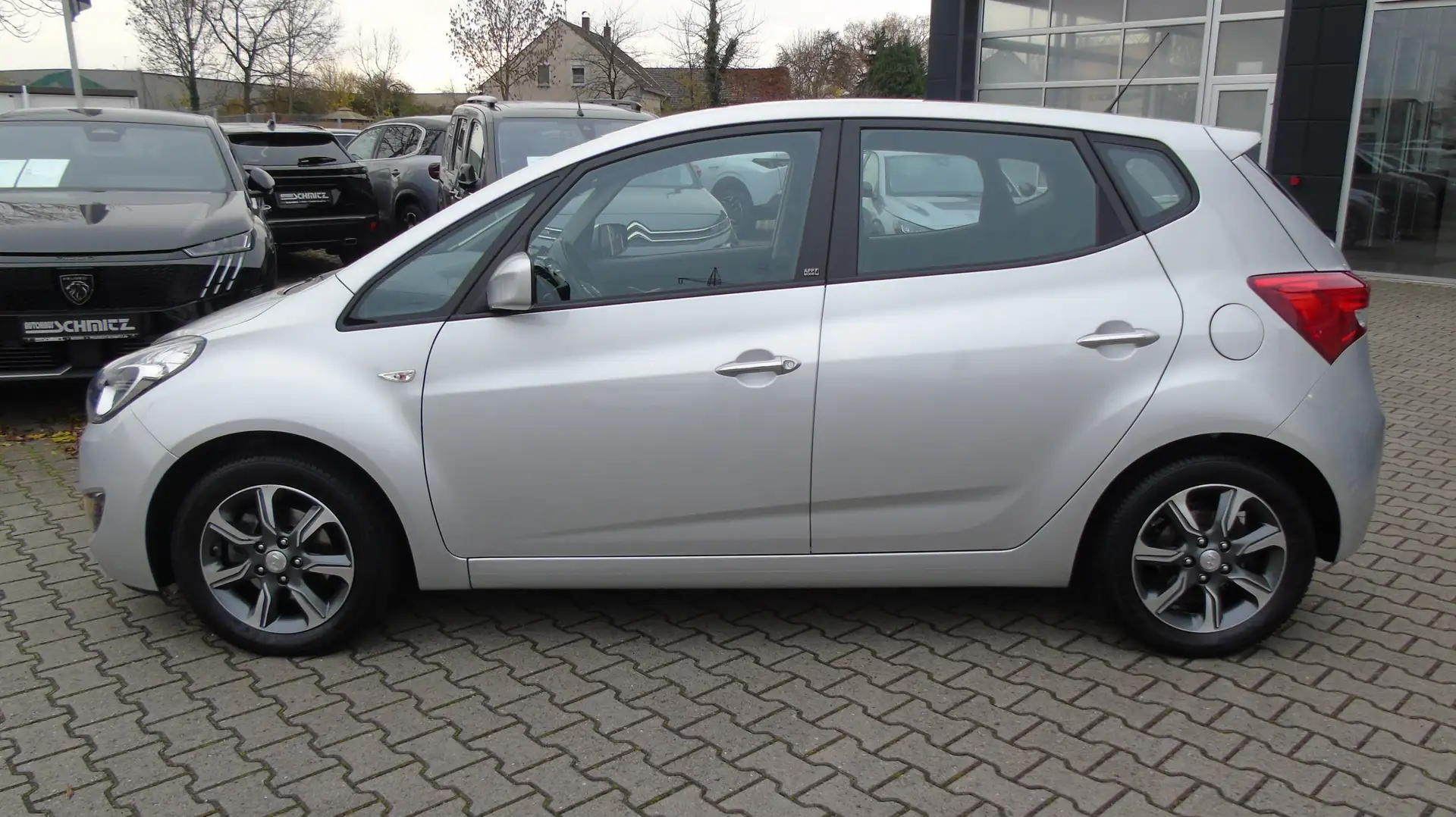 Hyundai iX20 Trend 1.6KlimaanlageAllwetterreifenParkhilfe hinte Silber - 2