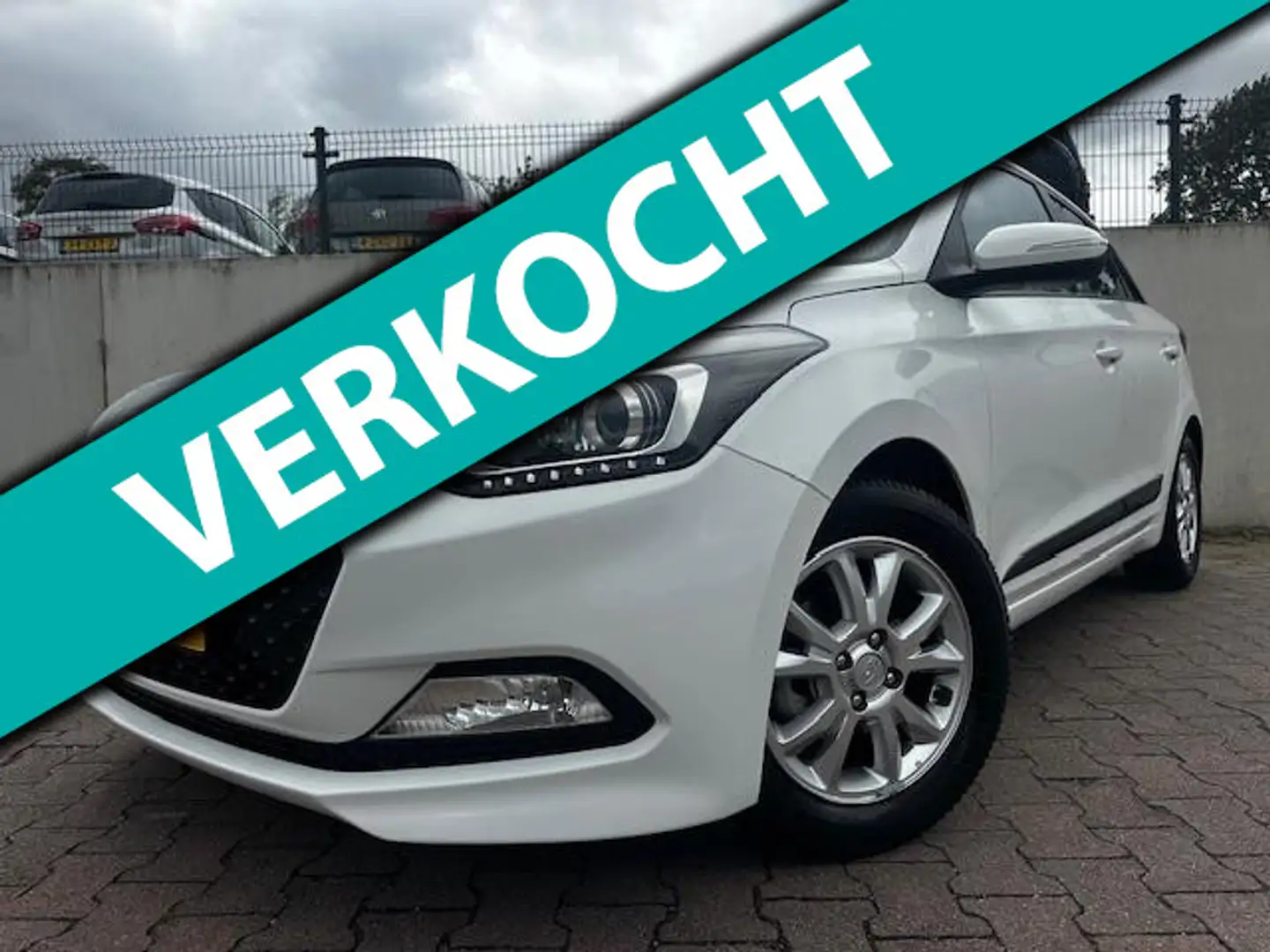 Hyundai i20 1.2 HP i-Motion/CRUISE/PDC/STUUR EN STOEL VERWARMI Blanc - 1