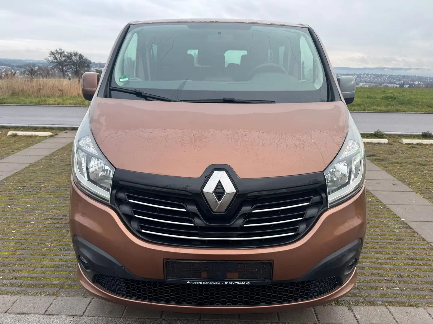 Renault Trafic Combi L2H1 Expression 9-Sitzer Braun - 1