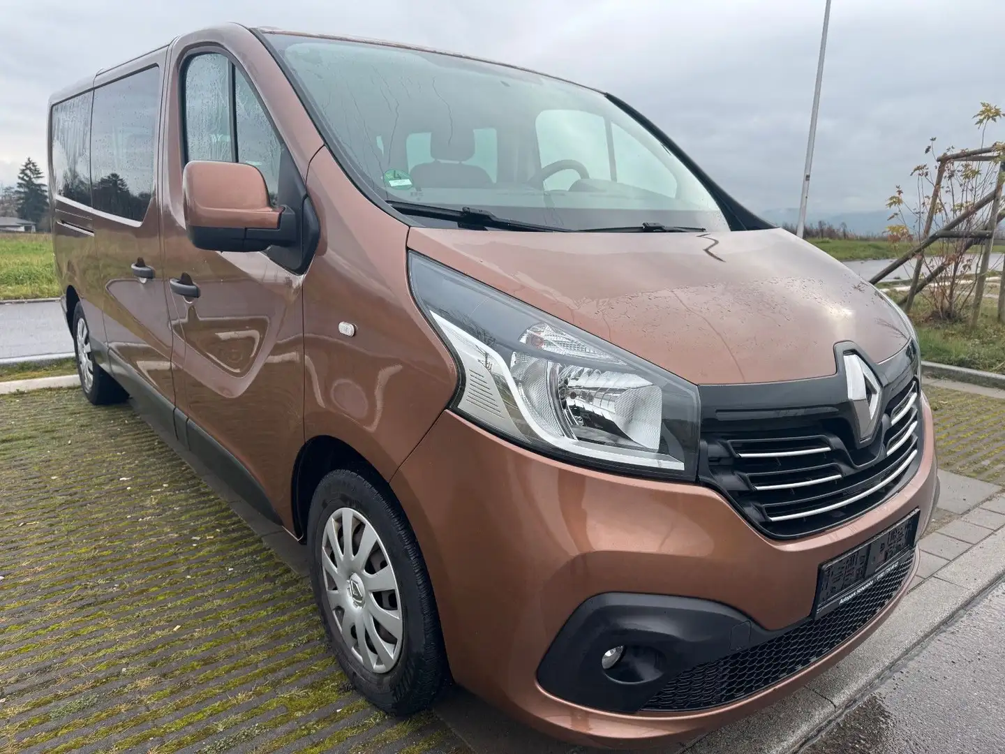Renault Trafic Combi L2H1 Expression 9-Sitzer Braun - 2