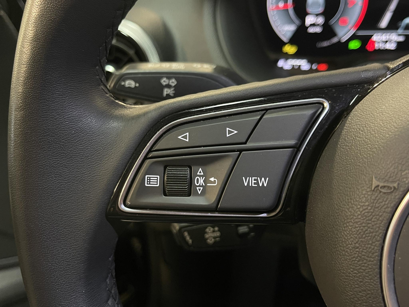 Audi Q2 35 TFSI S Edition 17"/Matrix LED/Camera/Adaptieve — photo 13