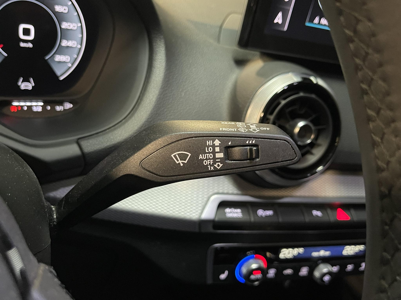 Audi Q2 35 TFSI S Edition 17"/Matrix LED/Camera/Adaptieve — photo 15