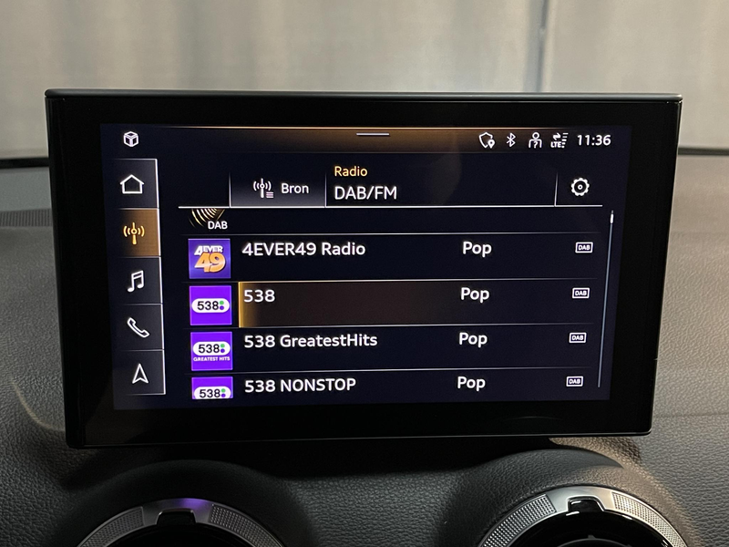 Audi Q2 35 TFSI S Edition 17"/Matrix LED/Camera/Adaptieve — photo 17