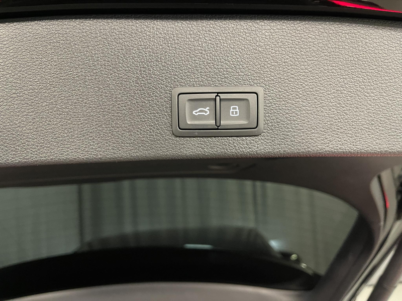 Audi Q2 35 TFSI S Edition 17"/Matrix LED/Camera/Adaptieve — photo 9