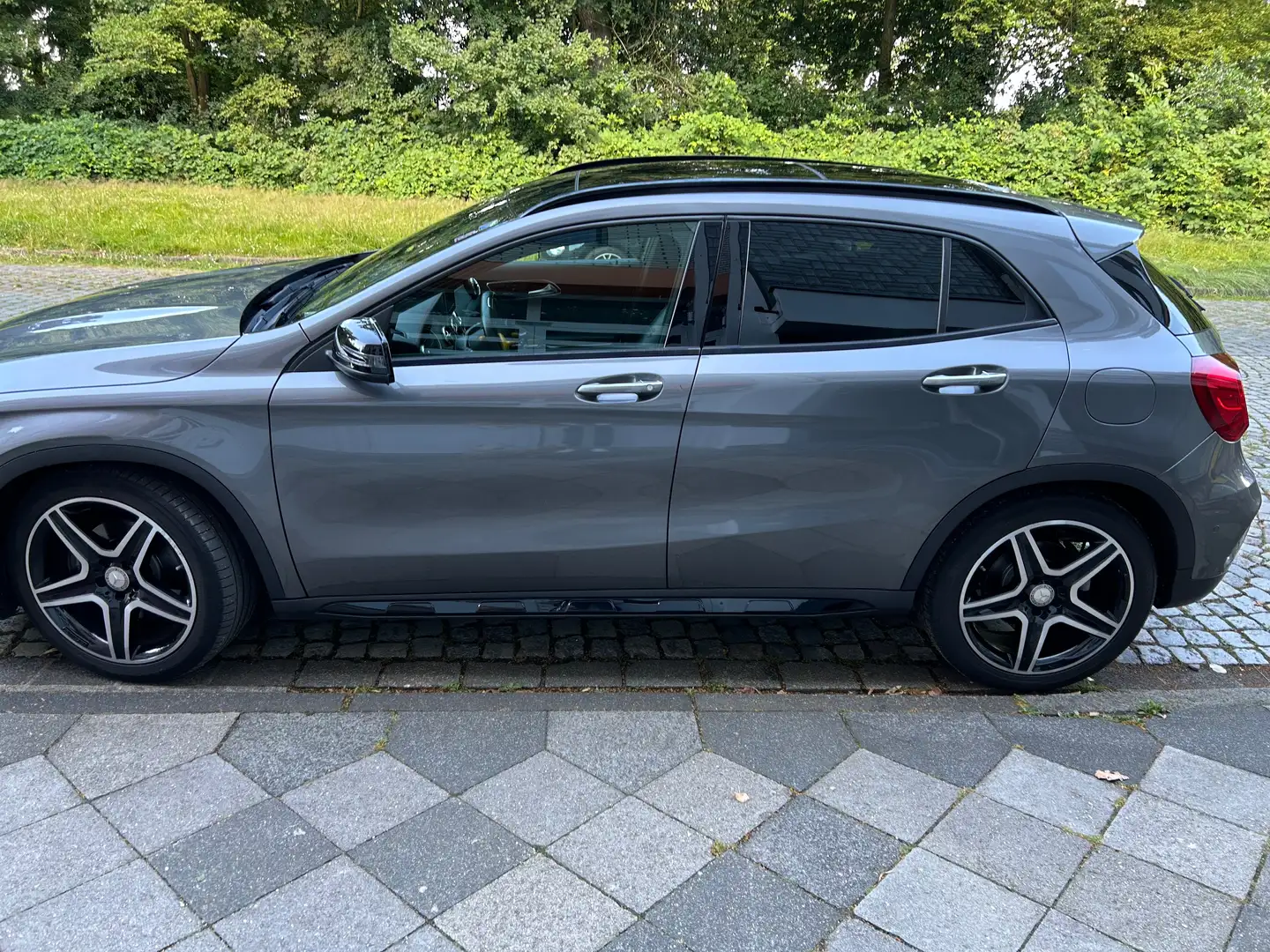 Mercedes-Benz GLA 250 GLA 250 4Matic 7G-DCT AMG Line Ezüst - 1