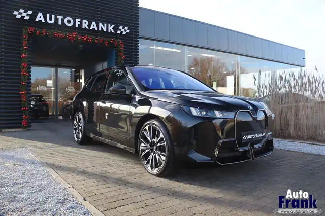 BMW iX 45 / LCI / M-SPORT / LUCHVR / PANO / TREKHK / 23"