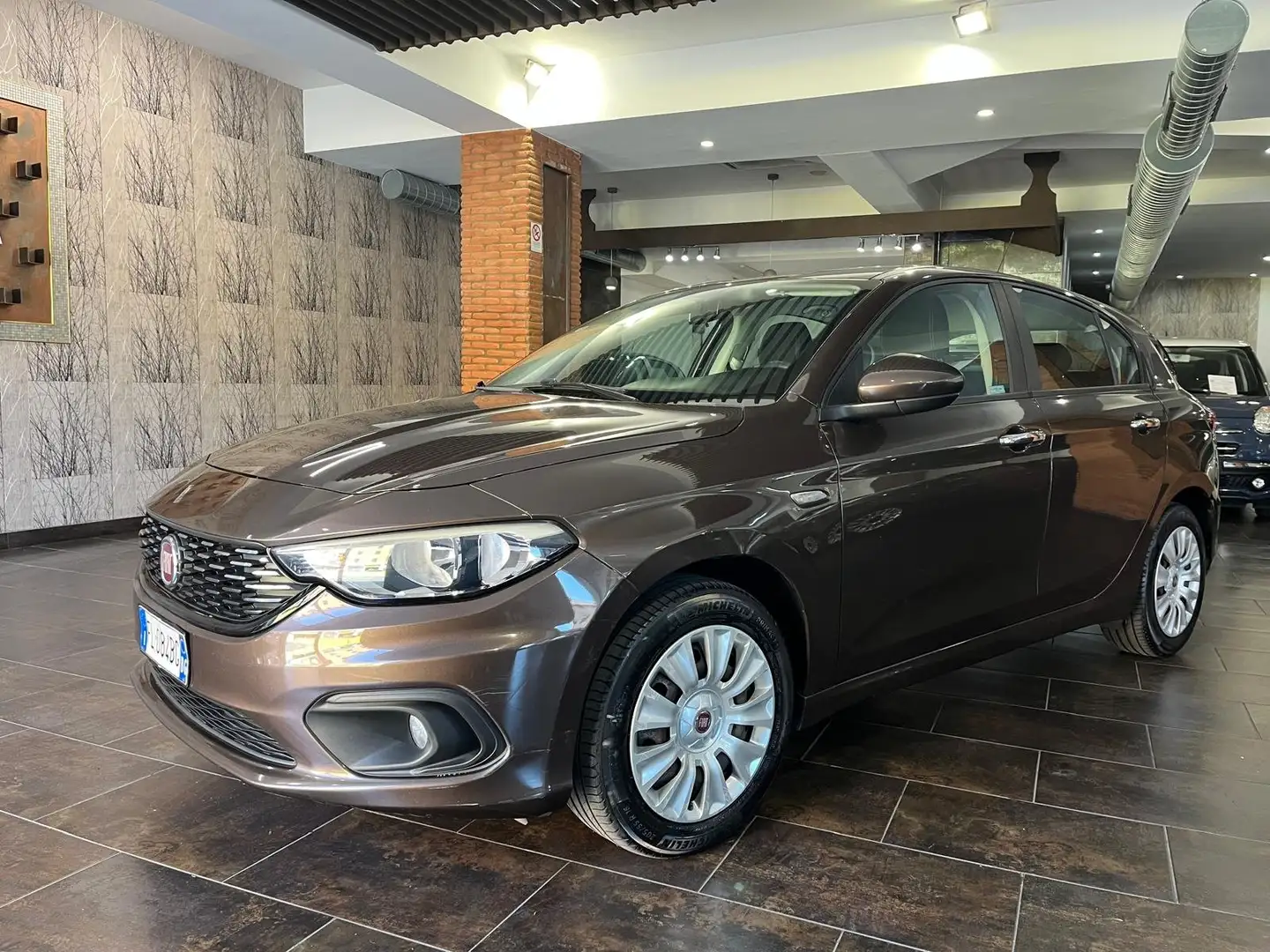 Fiat Tipo Tipo 5 porte II 2016 5p 1.4 Easy 95cv Marrone - 1