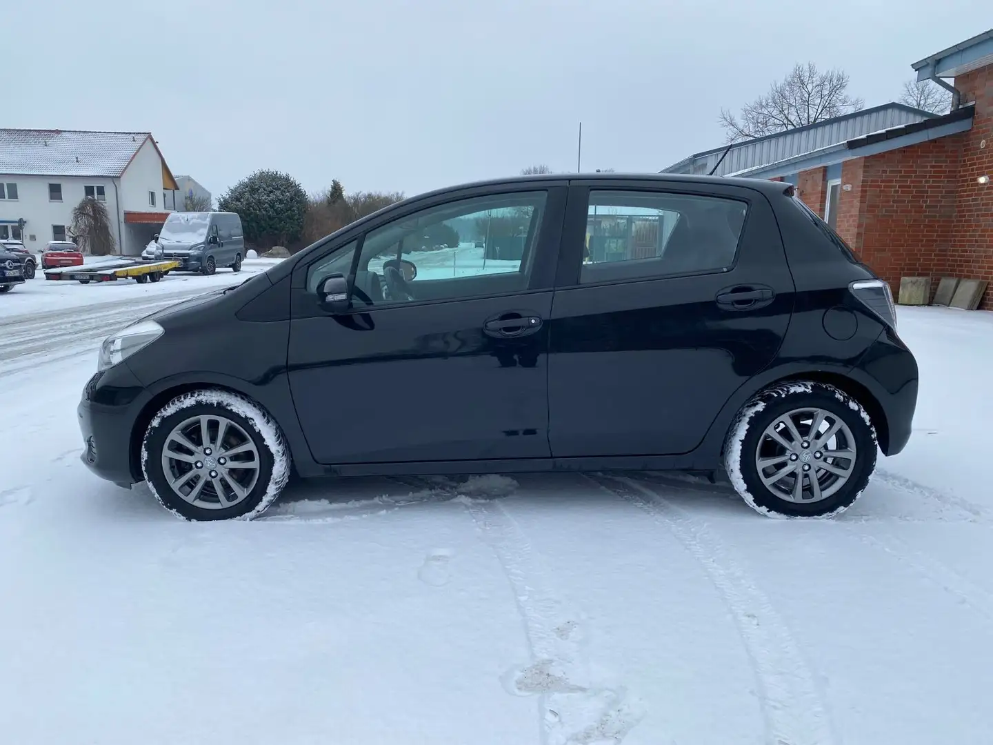 Toyota Yaris Edition 2014 nur 59Tkm Klima Kamera 1,3 Schwarz - 2