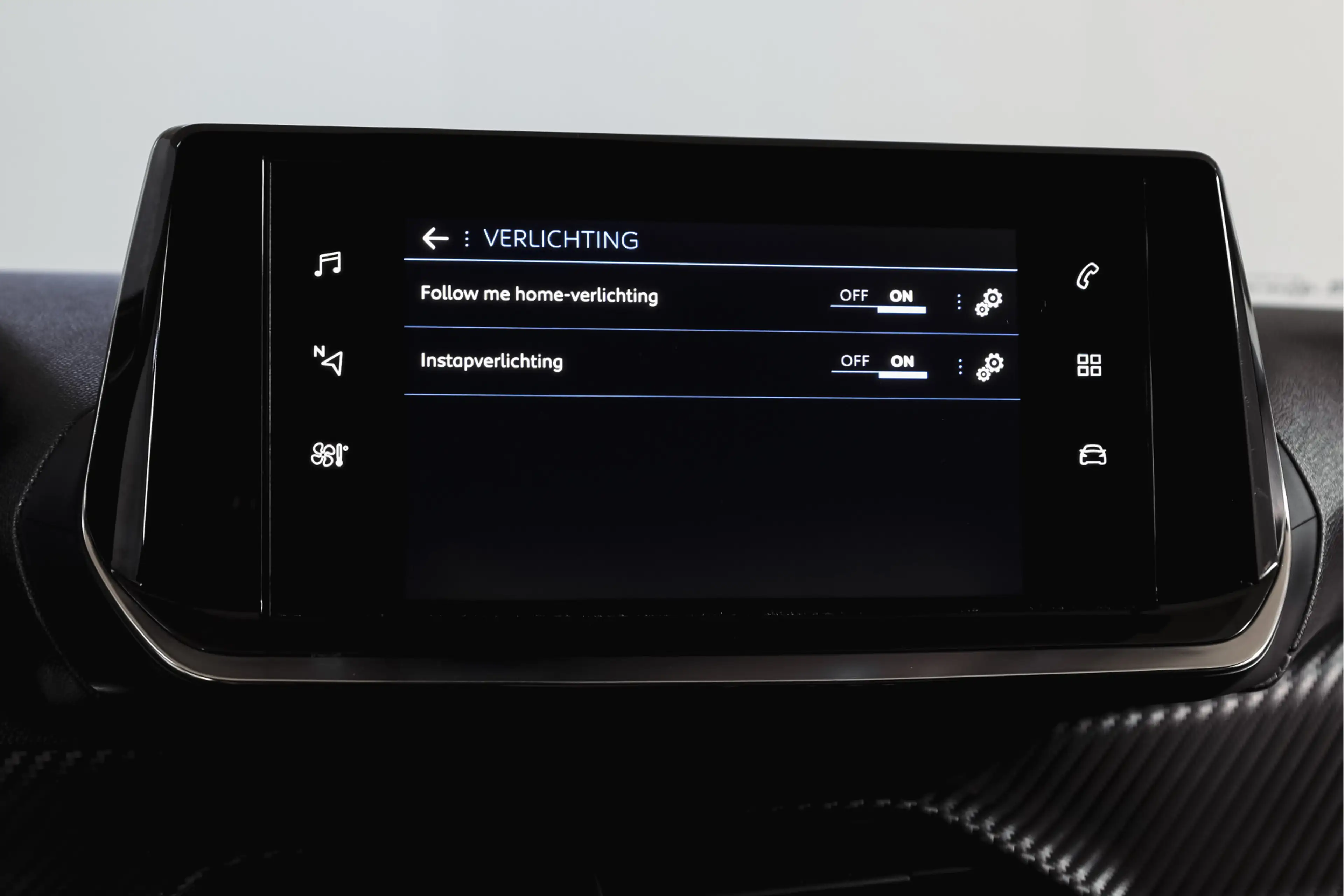 Peugeot 2008 1.2 PureTech 100 PK Allure | Cruise | PDC | Camera — photo 28