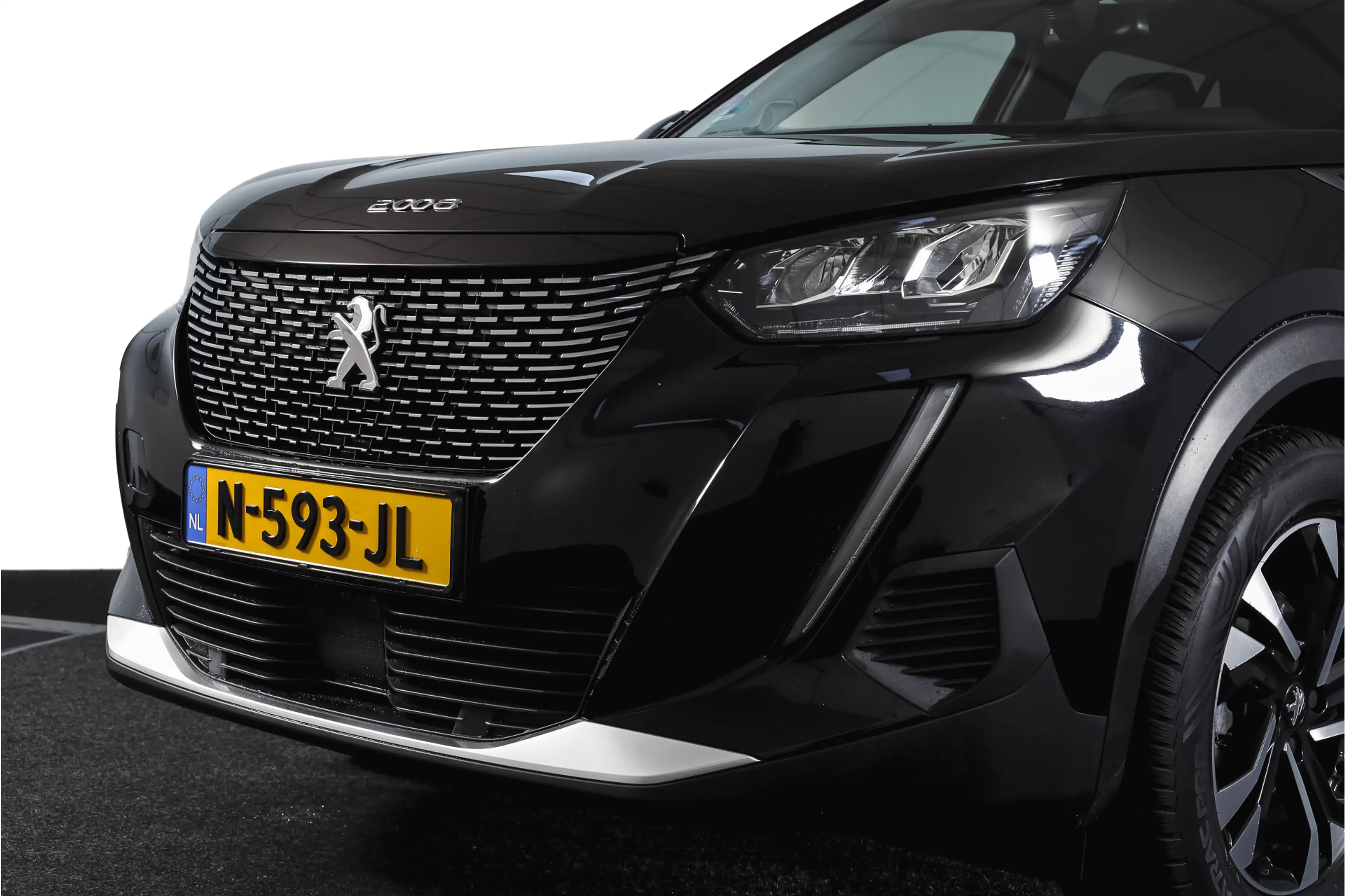 Peugeot 2008 1.2 PureTech 100 PK Allure | Cruise | PDC | Camera — photo 32