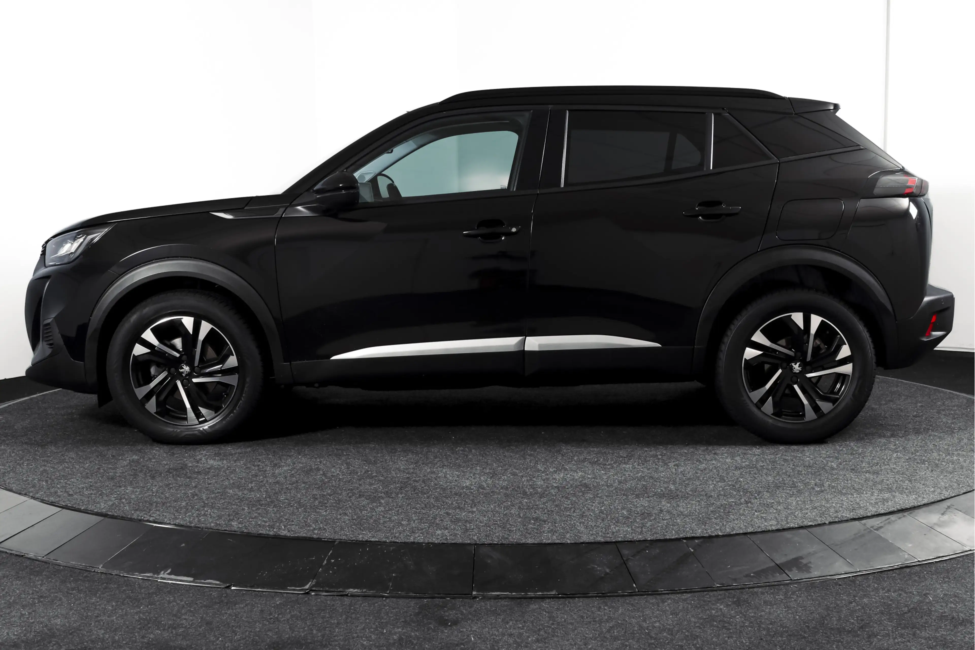 Peugeot 2008 1.2 PureTech 100 PK Allure | Cruise | PDC | Camera — photo 5