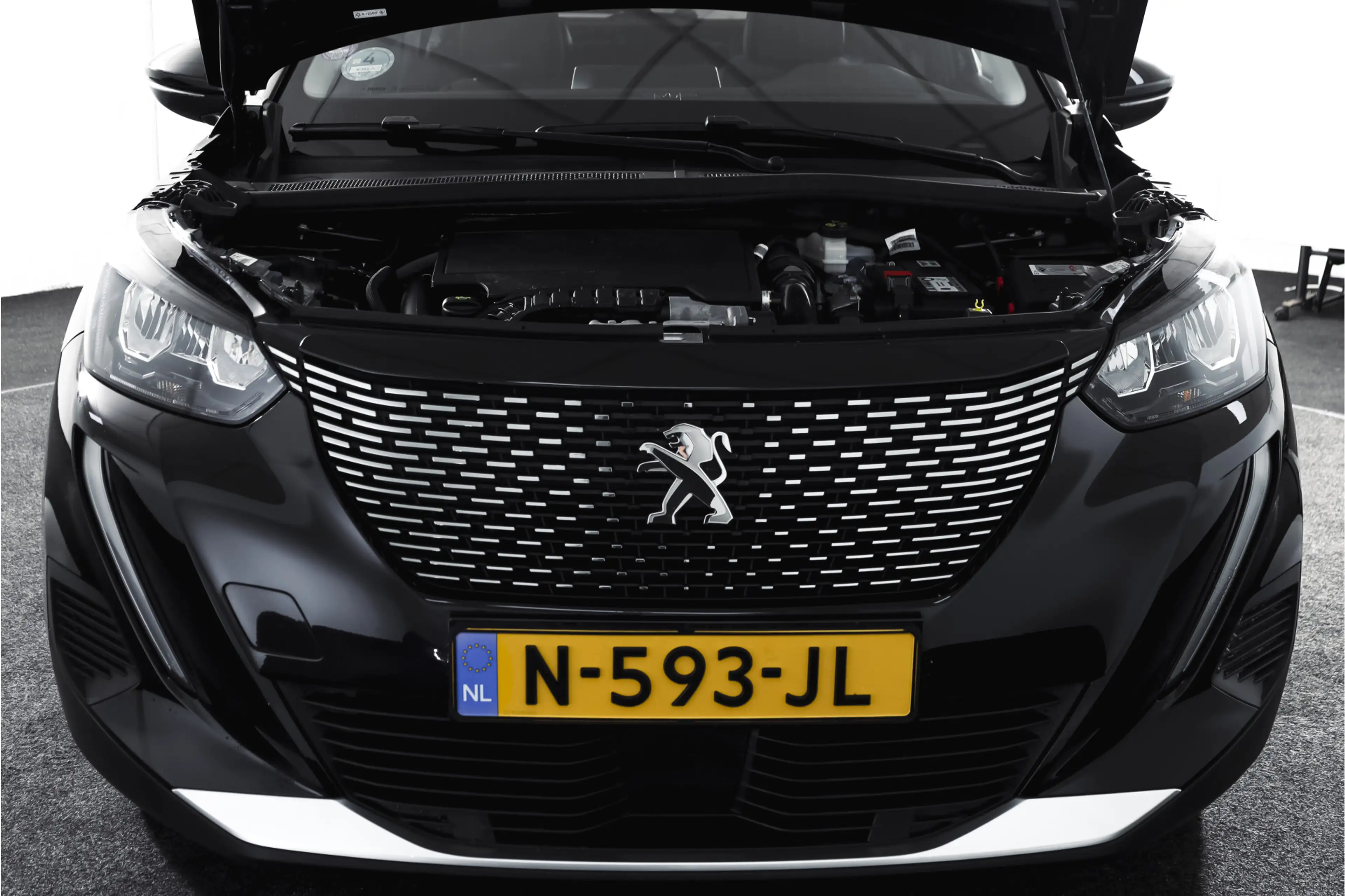 Peugeot 2008 1.2 PureTech 100 PK Allure | Cruise | PDC | Camera — photo 46