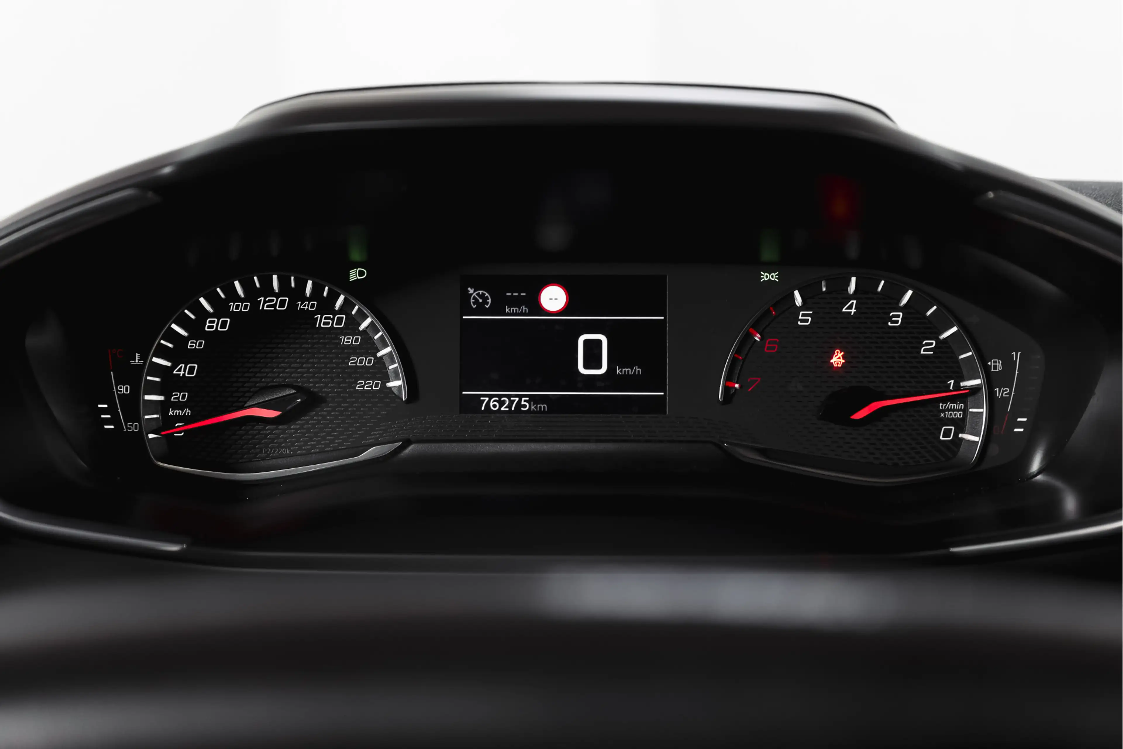 Peugeot 2008 1.2 PureTech 100 PK Allure | Cruise | PDC | Camera — photo 4