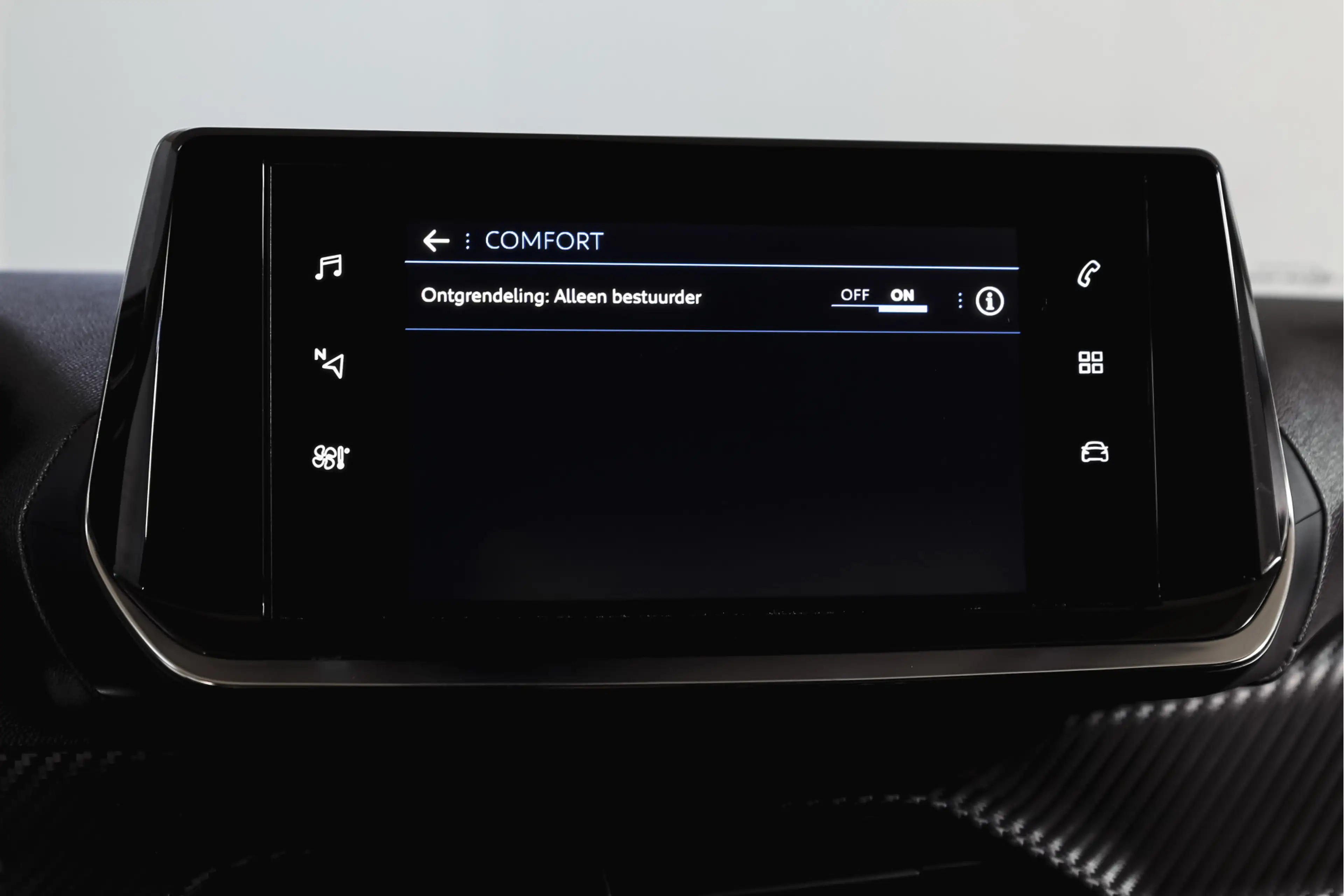 Peugeot 2008 1.2 PureTech 100 PK Allure | Cruise | PDC | Camera — photo 29