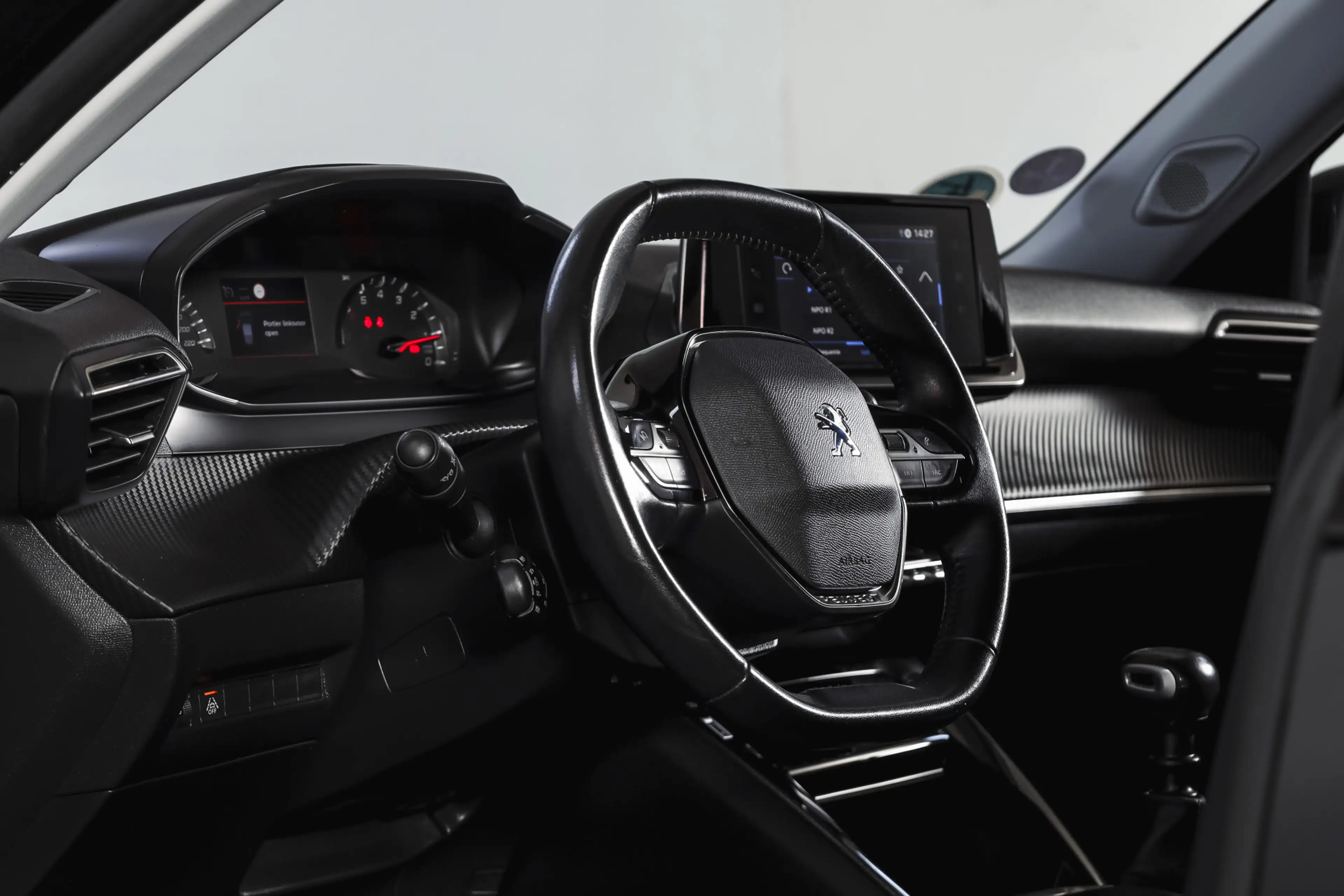 Peugeot 2008 1.2 PureTech 100 PK Allure | Cruise | PDC | Camera — photo 14
