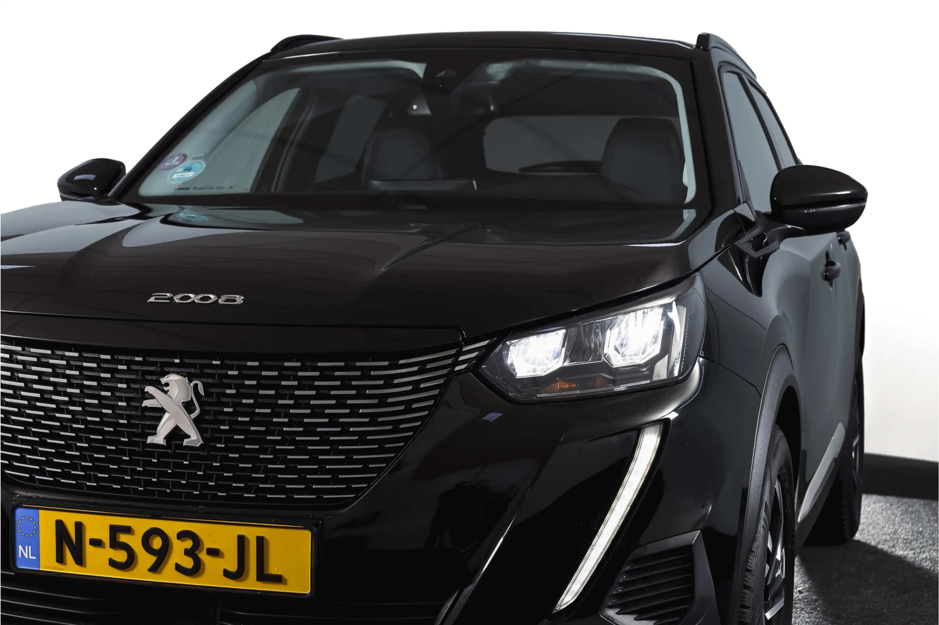 Peugeot 2008 1.2 PureTech 100 PK Allure | Cruise | PDC | Camera — photo 33