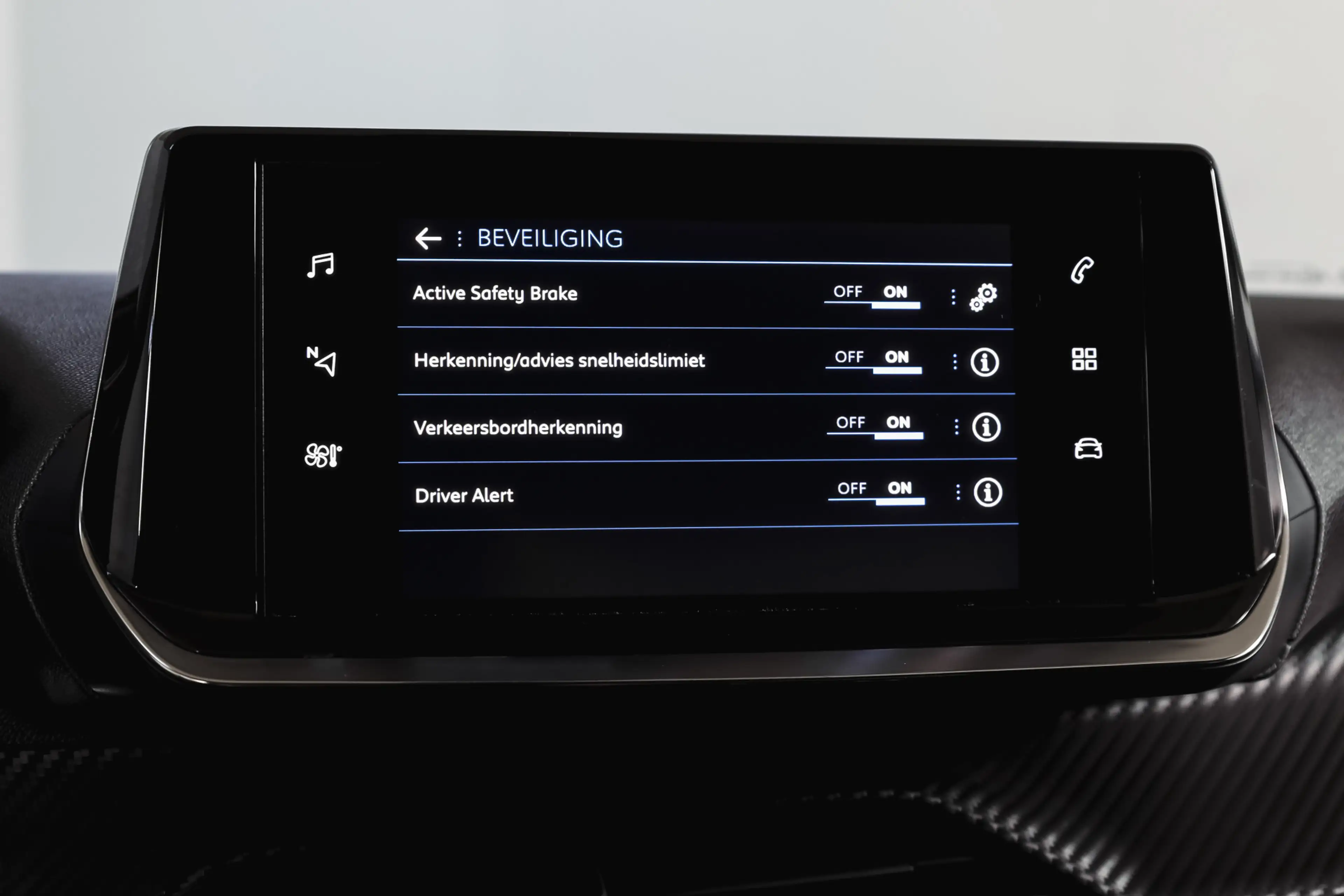Peugeot 2008 1.2 PureTech 100 PK Allure | Cruise | PDC | Camera — photo 30