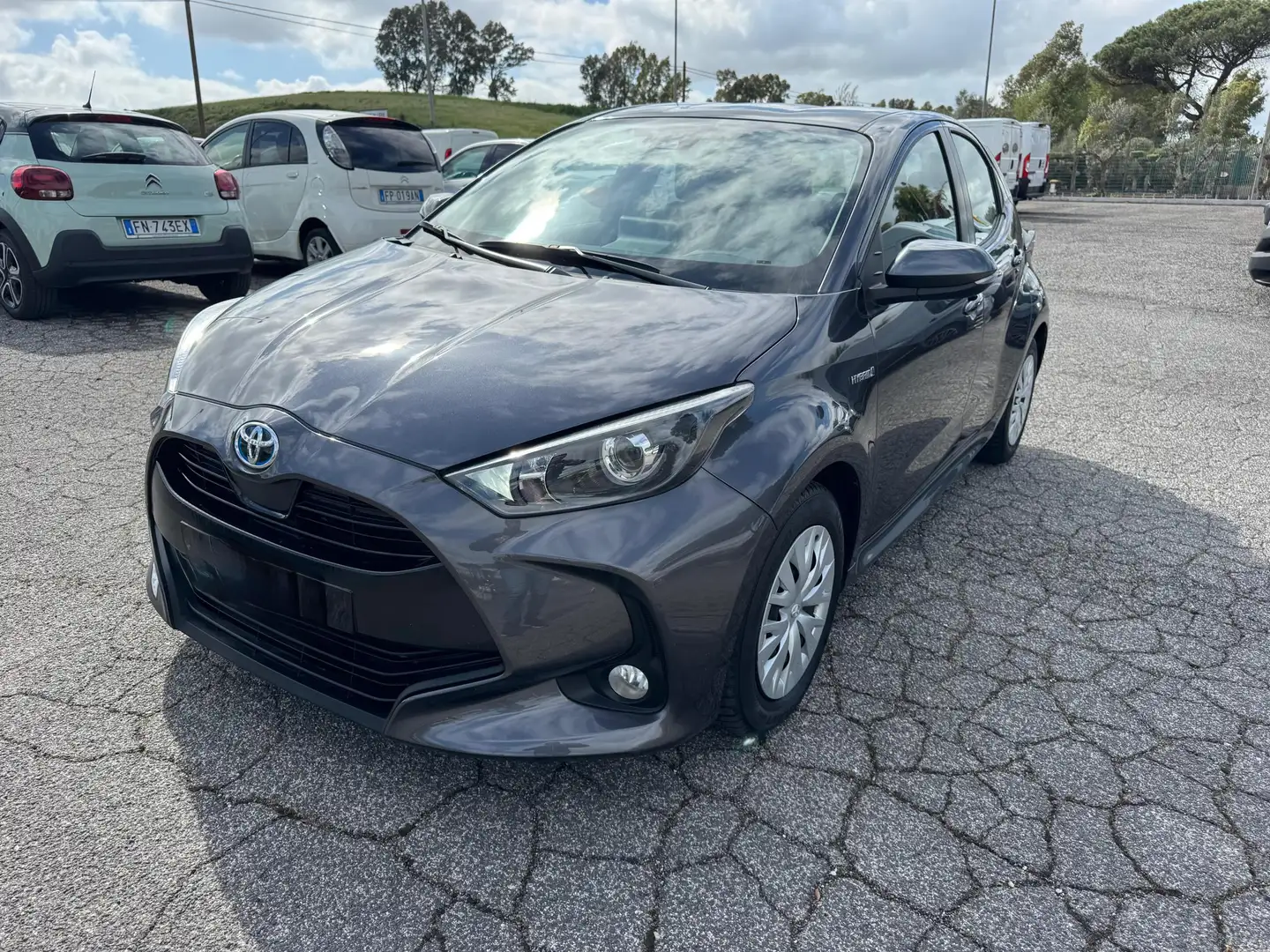 Toyota Yaris 1.5h Business Grigio - 2