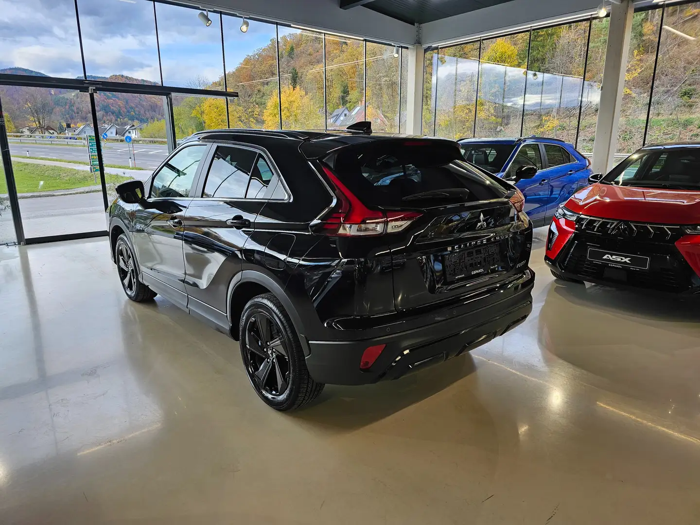 Mitsubishi Eclipse Cross 2,4 PHEV 4WD 45 Jahre Edition CVT Aut. Schwarz - 2