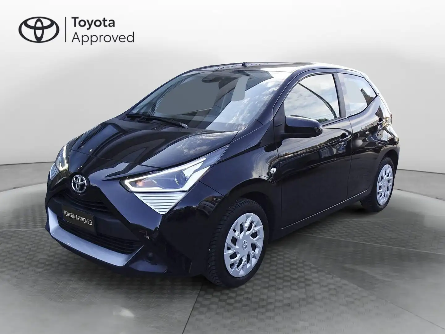 Toyota Aygo Aygo Connect 1.0 VVT-i 72 CV 5 porte x-play Grigio - 1