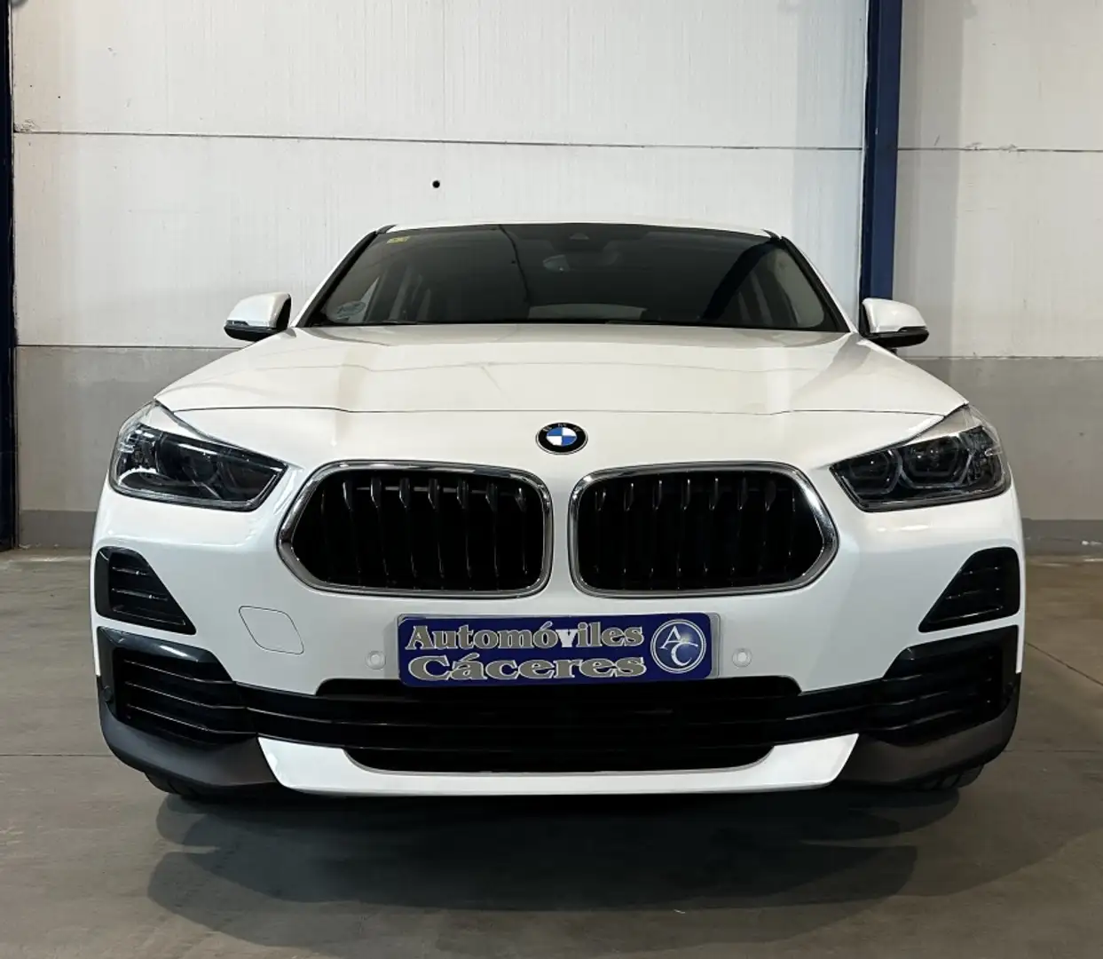 BMW X2 sDrive 18i Blanc - 2
