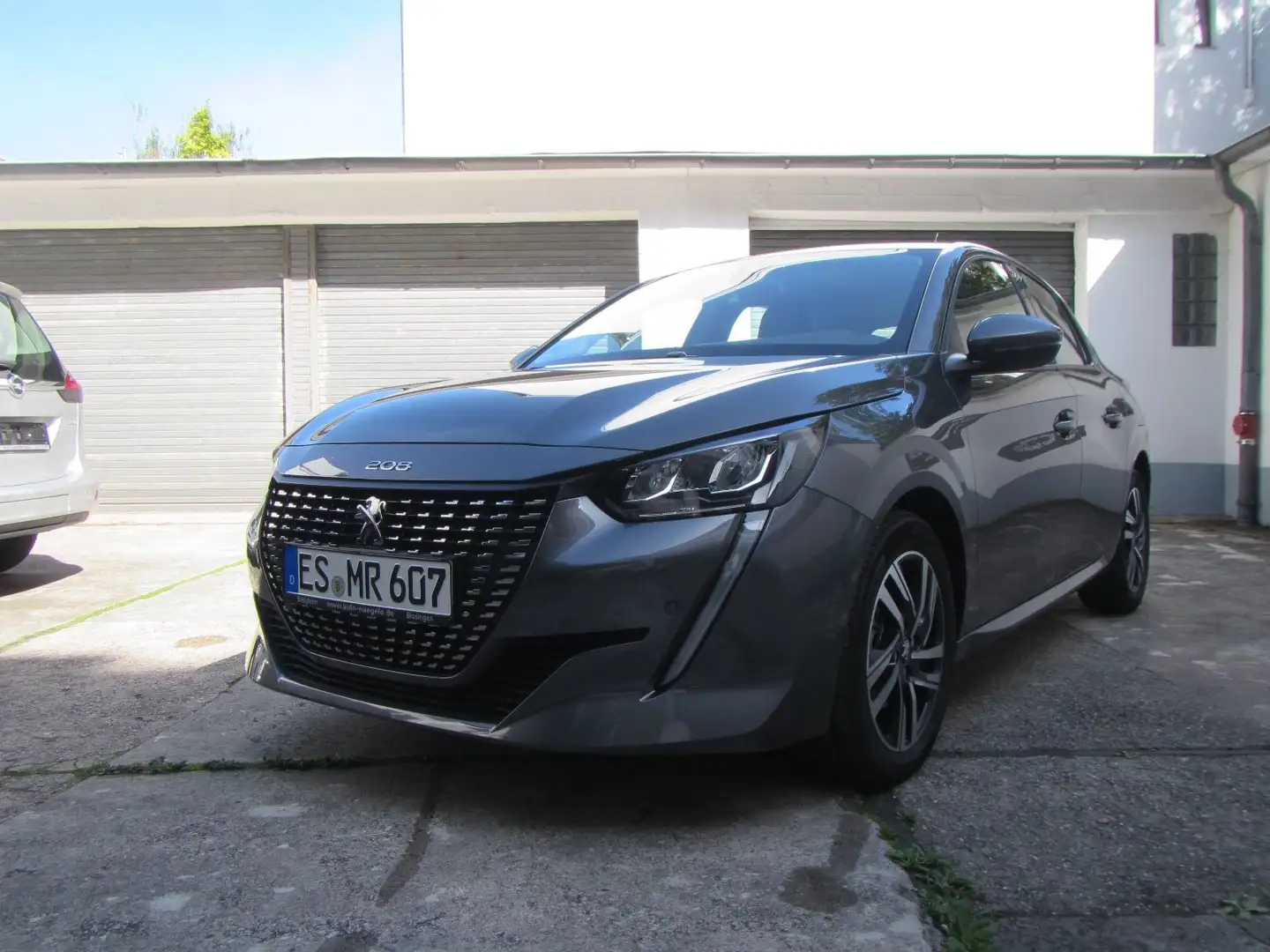 Peugeot 208 Allure Grau - 1