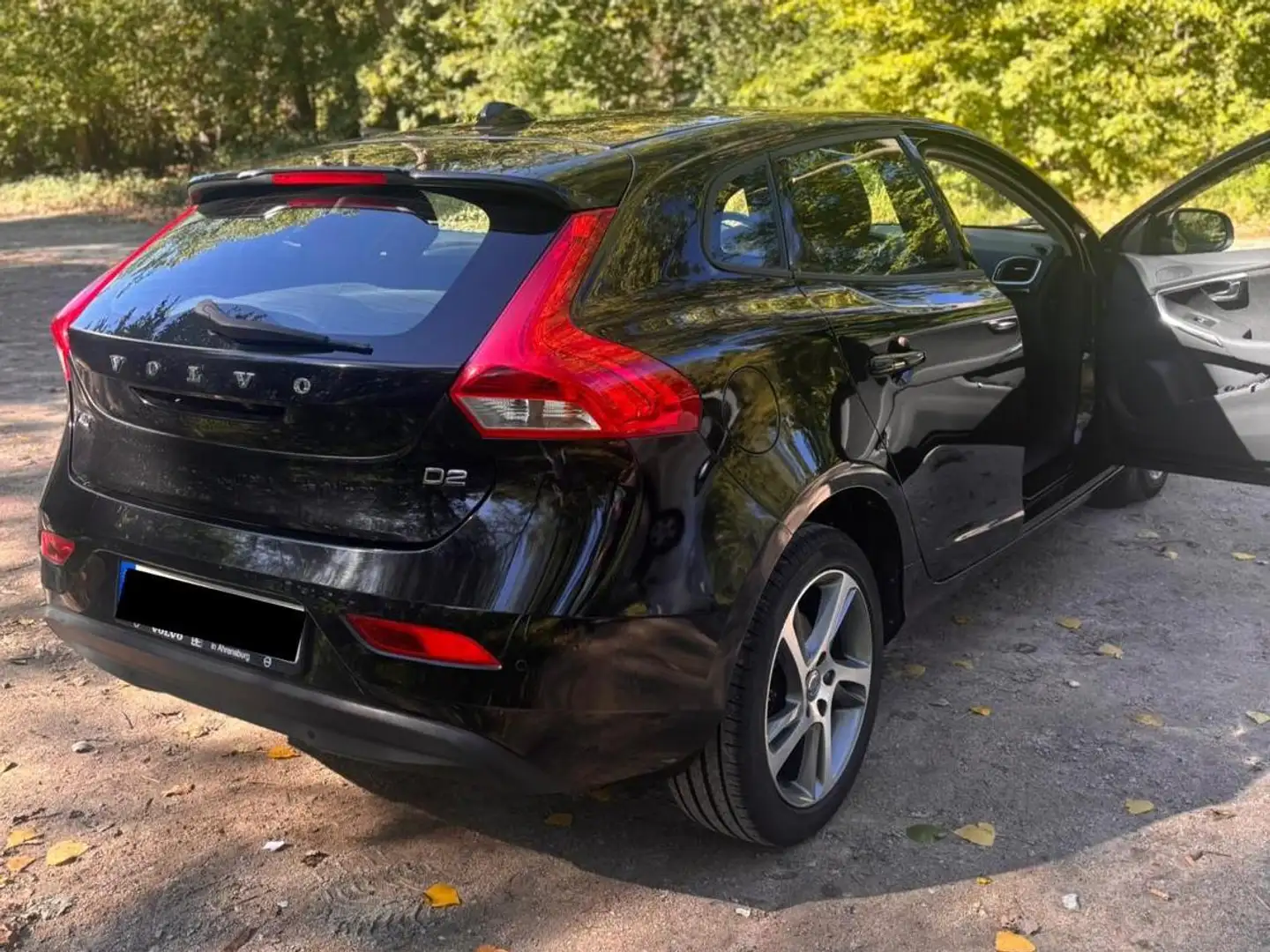 Volvo V40 V40 D2 Geartronic Linje You! Schwarz - 1