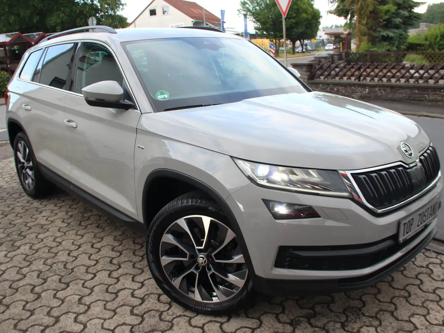 Skoda Kodiaq Drive 125 4x4. 1-Hand. Nur 73 Tkm gelaufen. Grau - 1