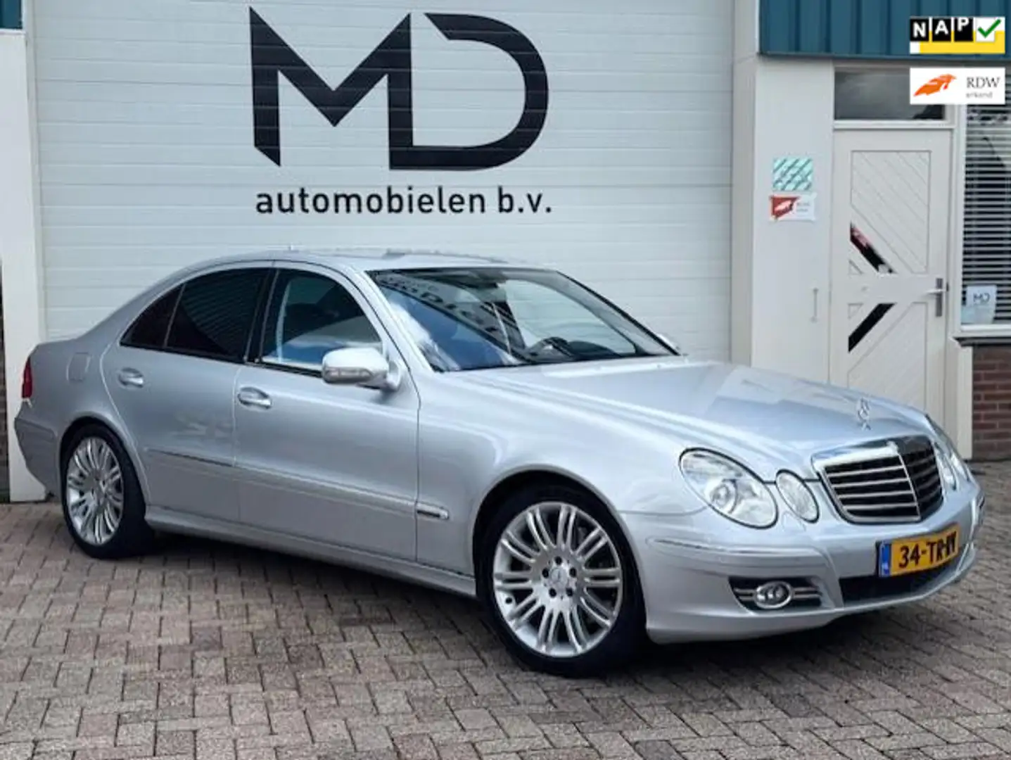 Mercedes-Benz E 200 K. Avantgarde OrigineelNederlands Grigio - 1