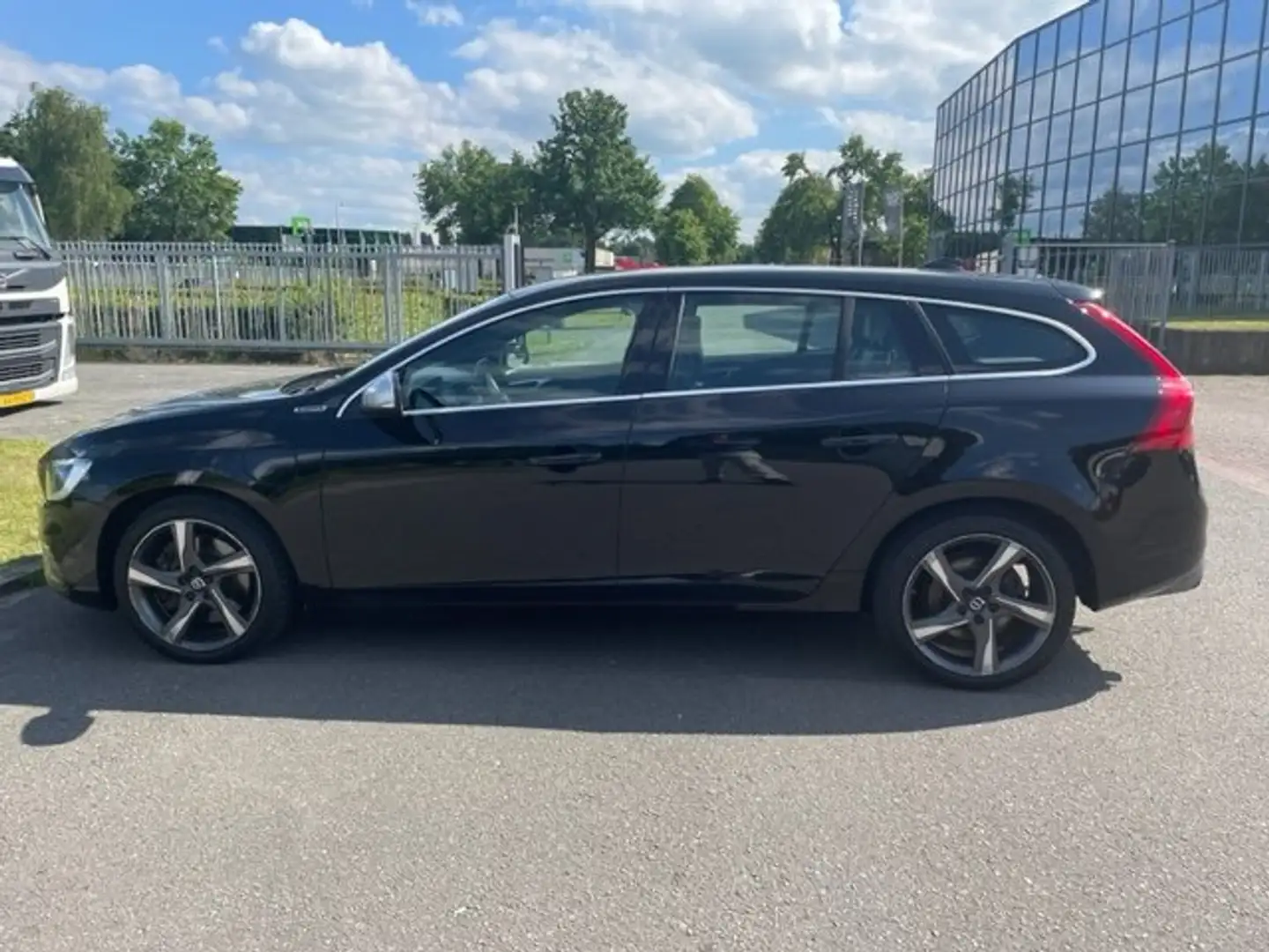 Volvo V60 V60 D6   R-DISIGN  BLACK EDITION Zwart - 2
