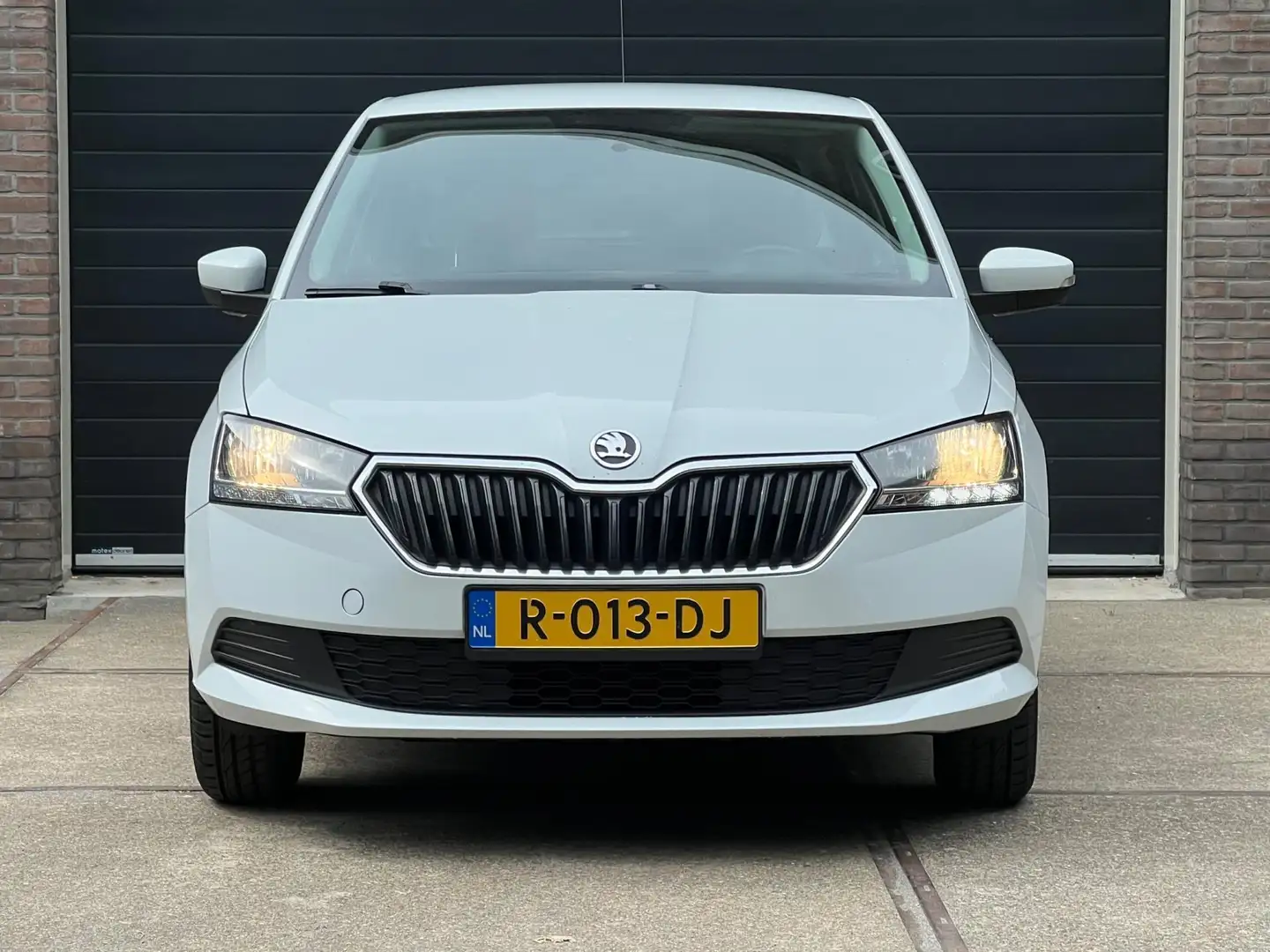 Skoda Fabia 1.0 Active | Trekhaak | Airco | APK tot 4/2027 Biały - 2