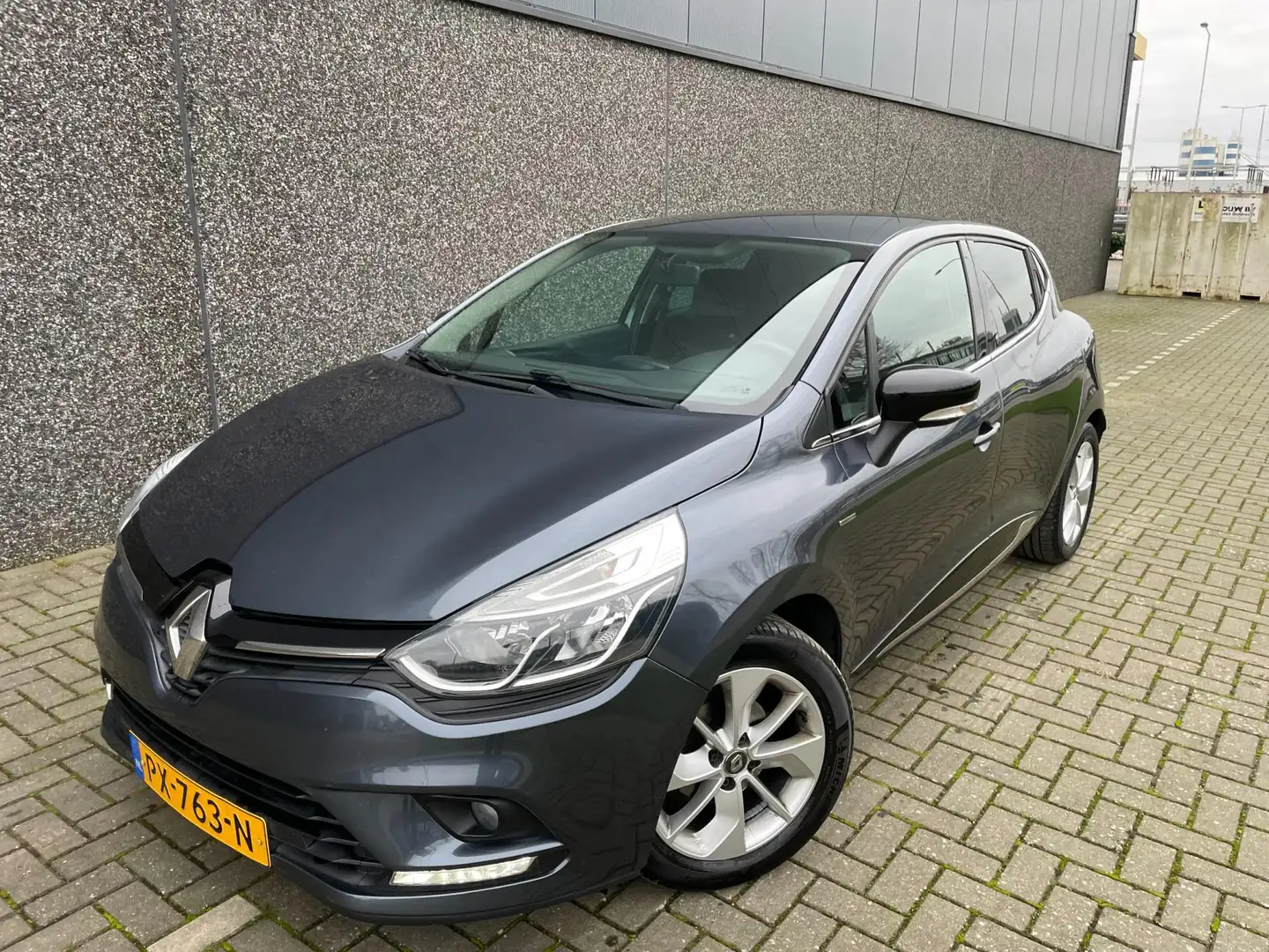 Renault Clio 0.9 TCe Limited/Dealer onderh/Nieuwe beurt/ Grijs - 2