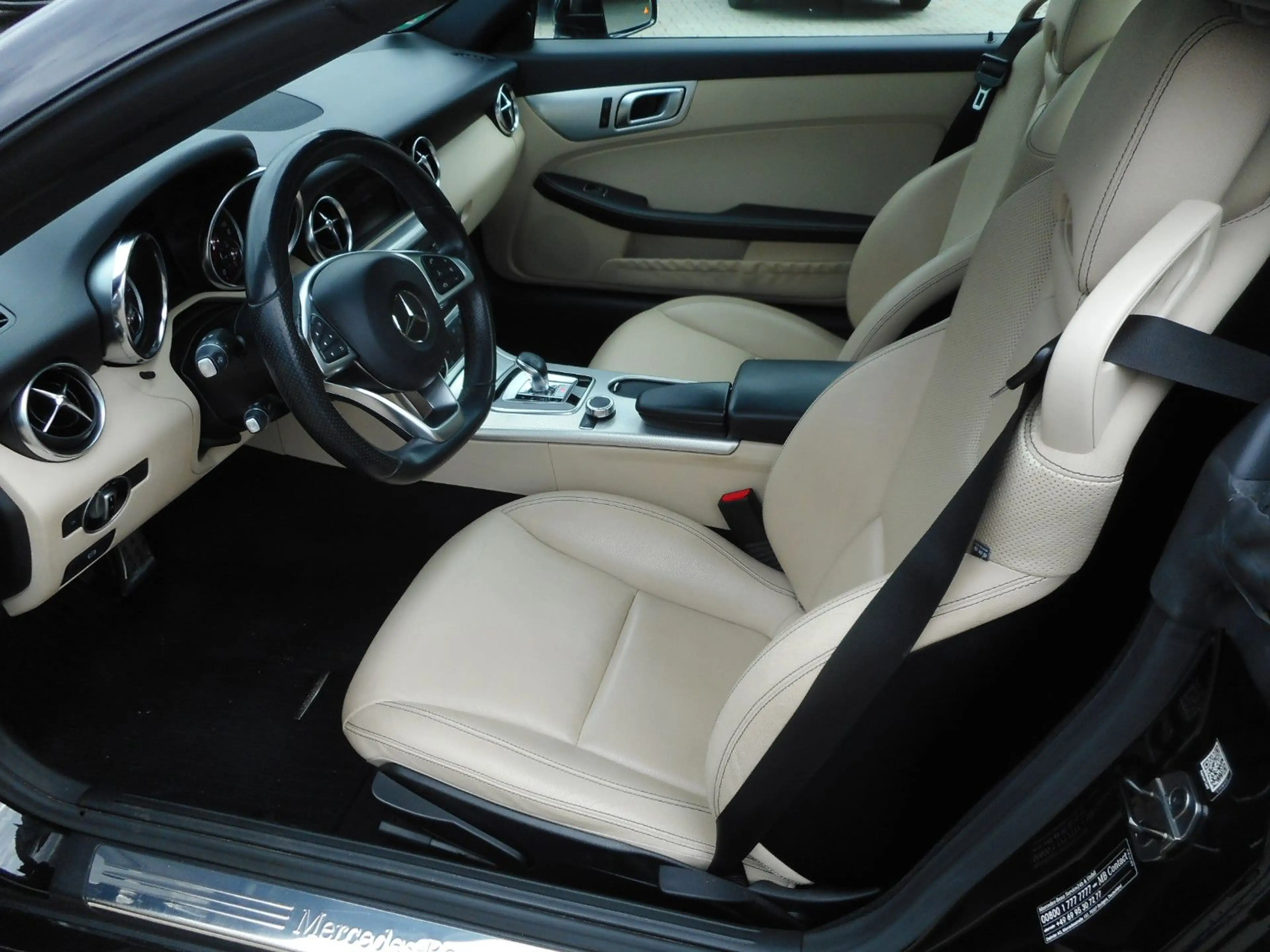 Mercedes-Benz SLC 250 d Panoramadach Navi PDC Airscarf — photo 12