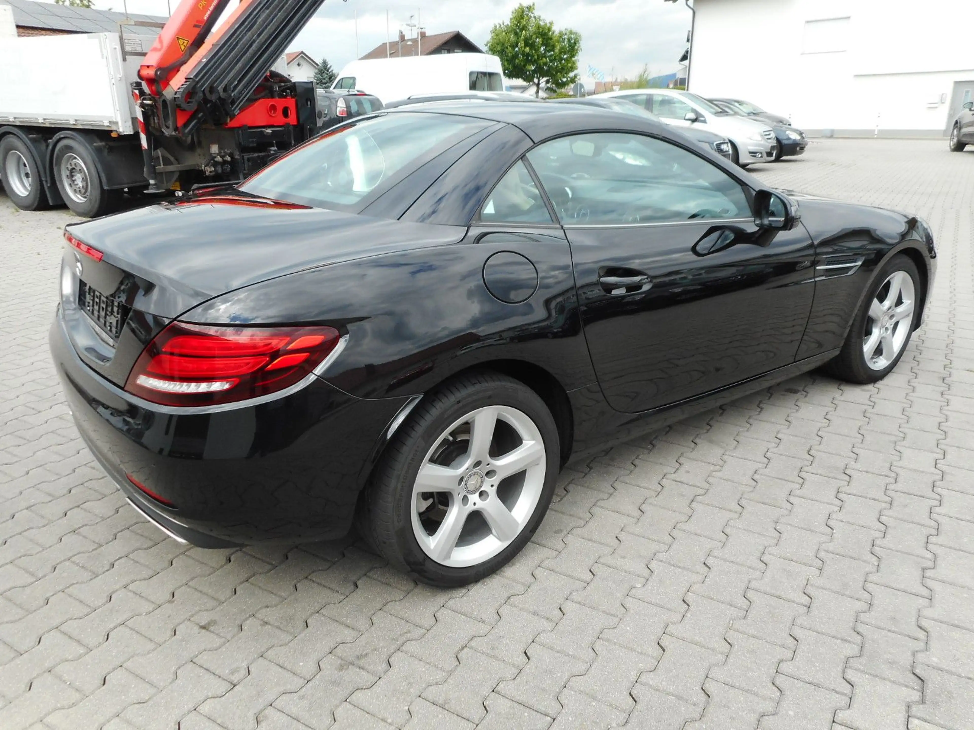 Mercedes-Benz SLC 250 d Panoramadach Navi PDC Airscarf — photo 6