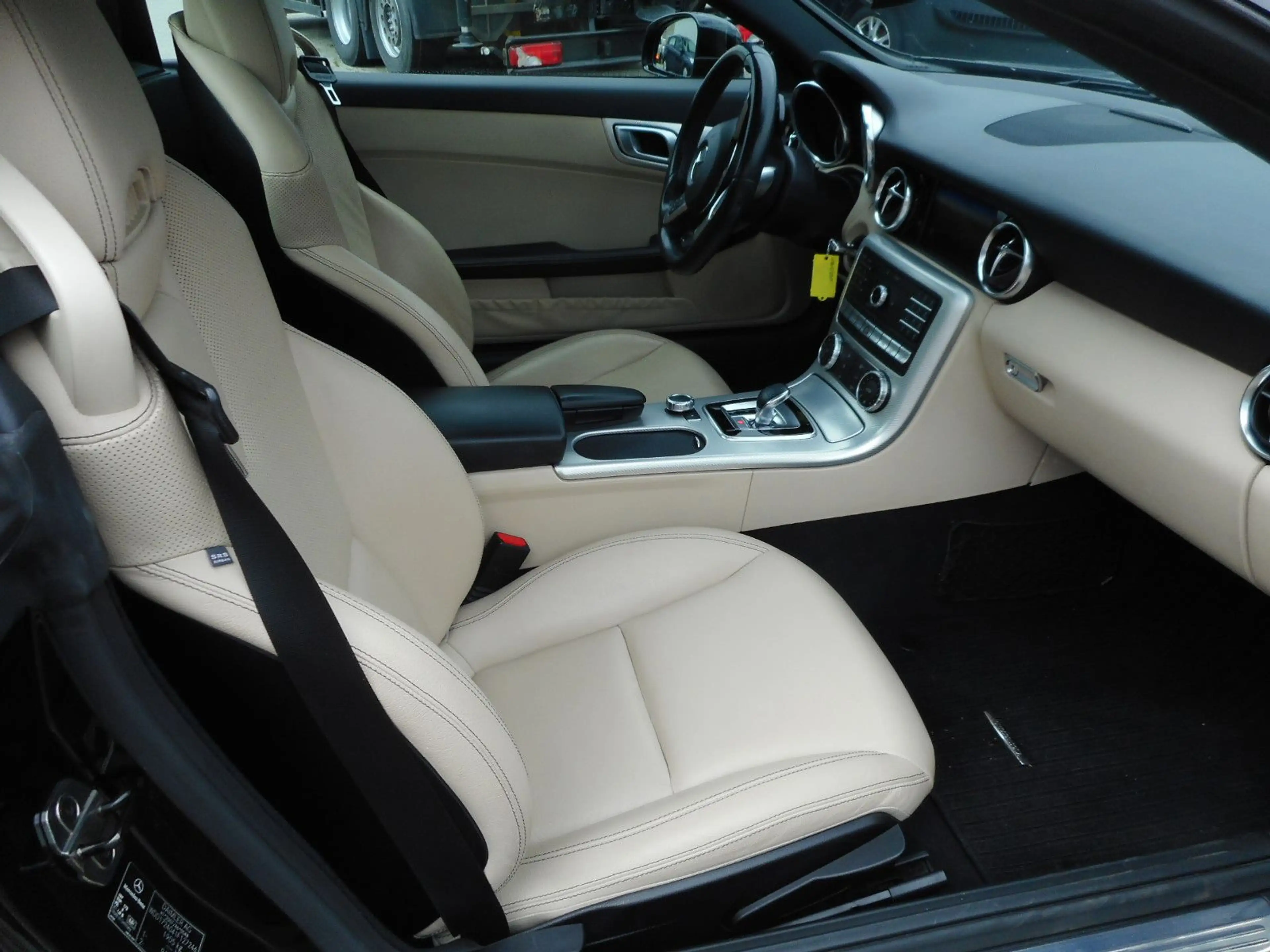 Mercedes-Benz SLC 250 d Panoramadach Navi PDC Airscarf — photo 13