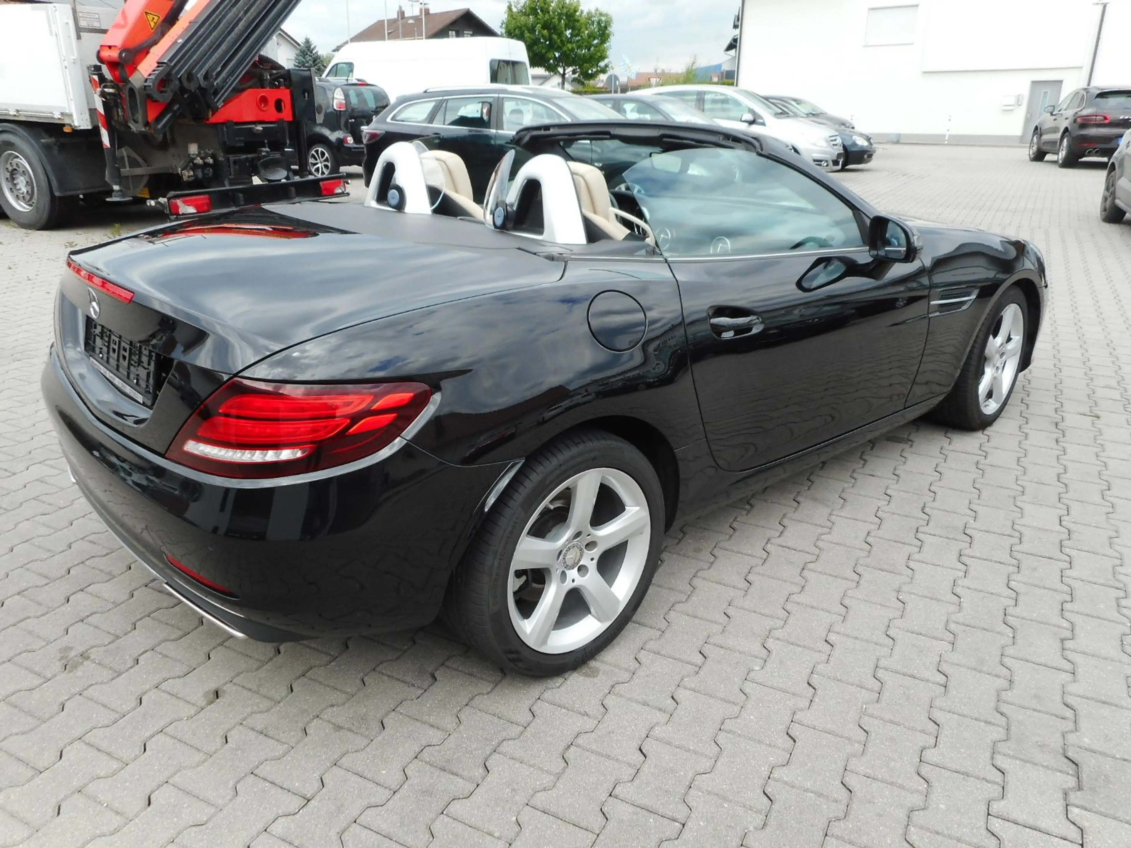 Mercedes-Benz SLC 250 d Panoramadach Navi PDC Airscarf — photo 10