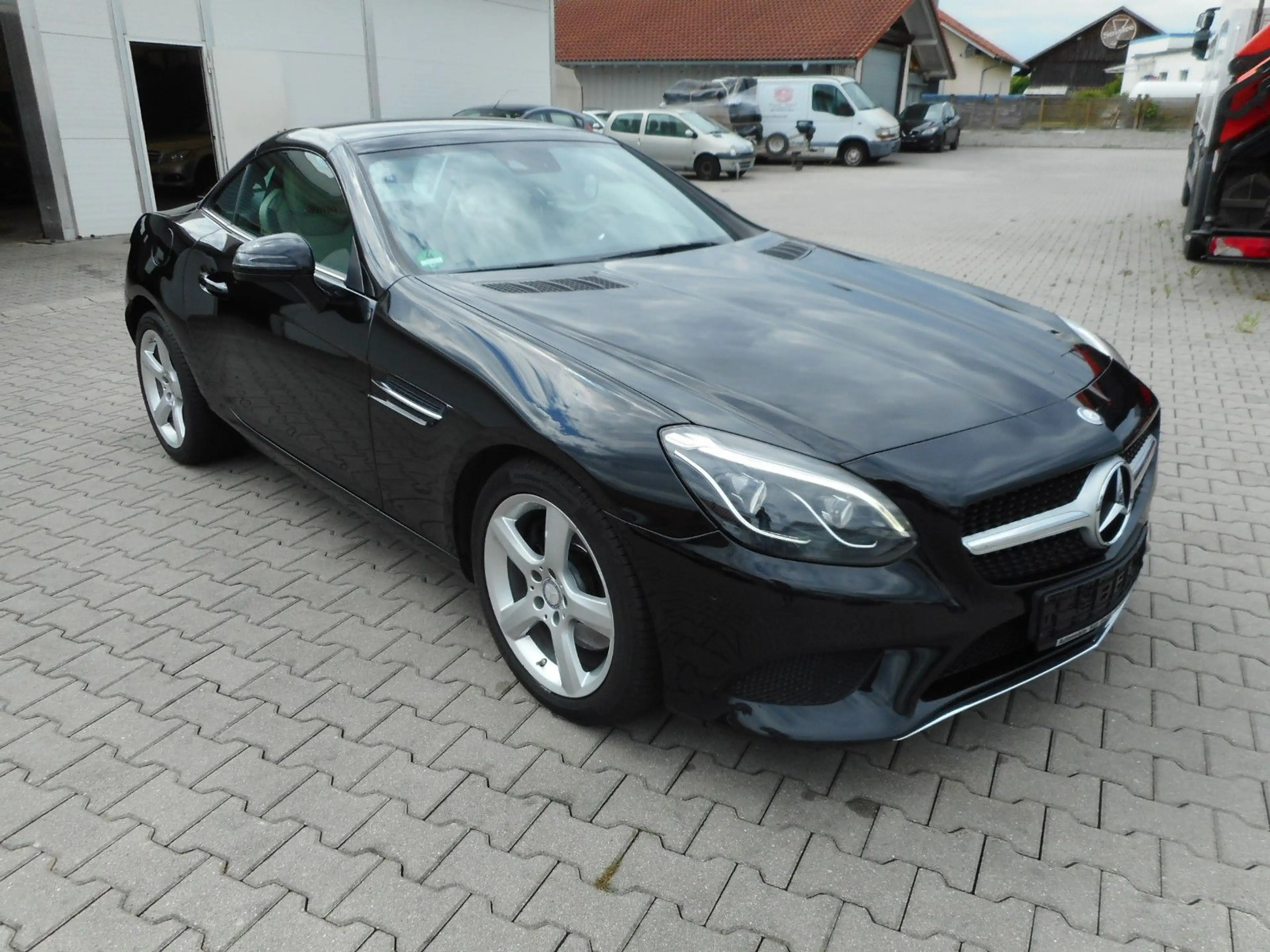 Mercedes-Benz SLC 250 d Panoramadach Navi PDC Airscarf