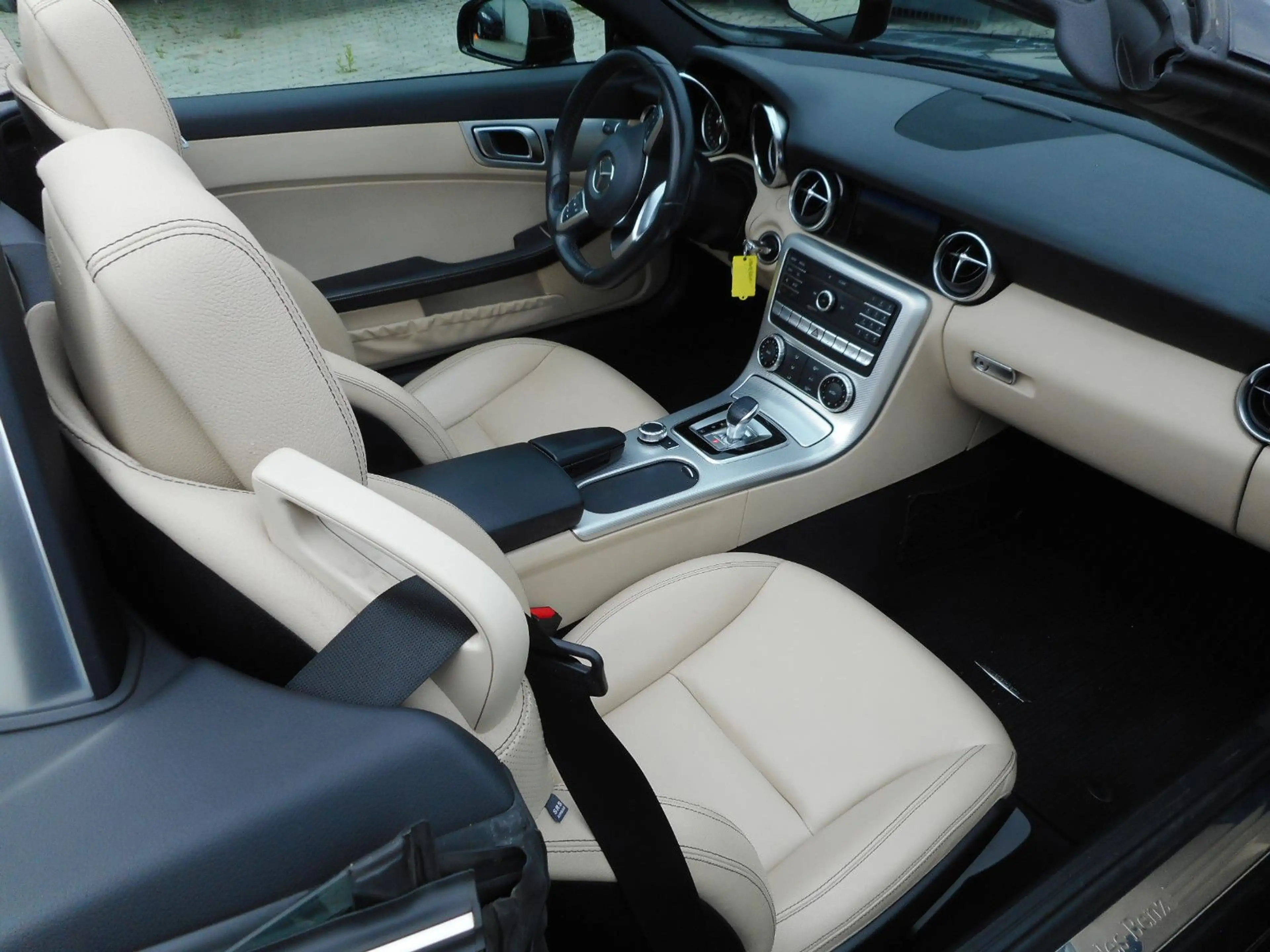 Mercedes-Benz SLC 250 d Panoramadach Navi PDC Airscarf — photo 14