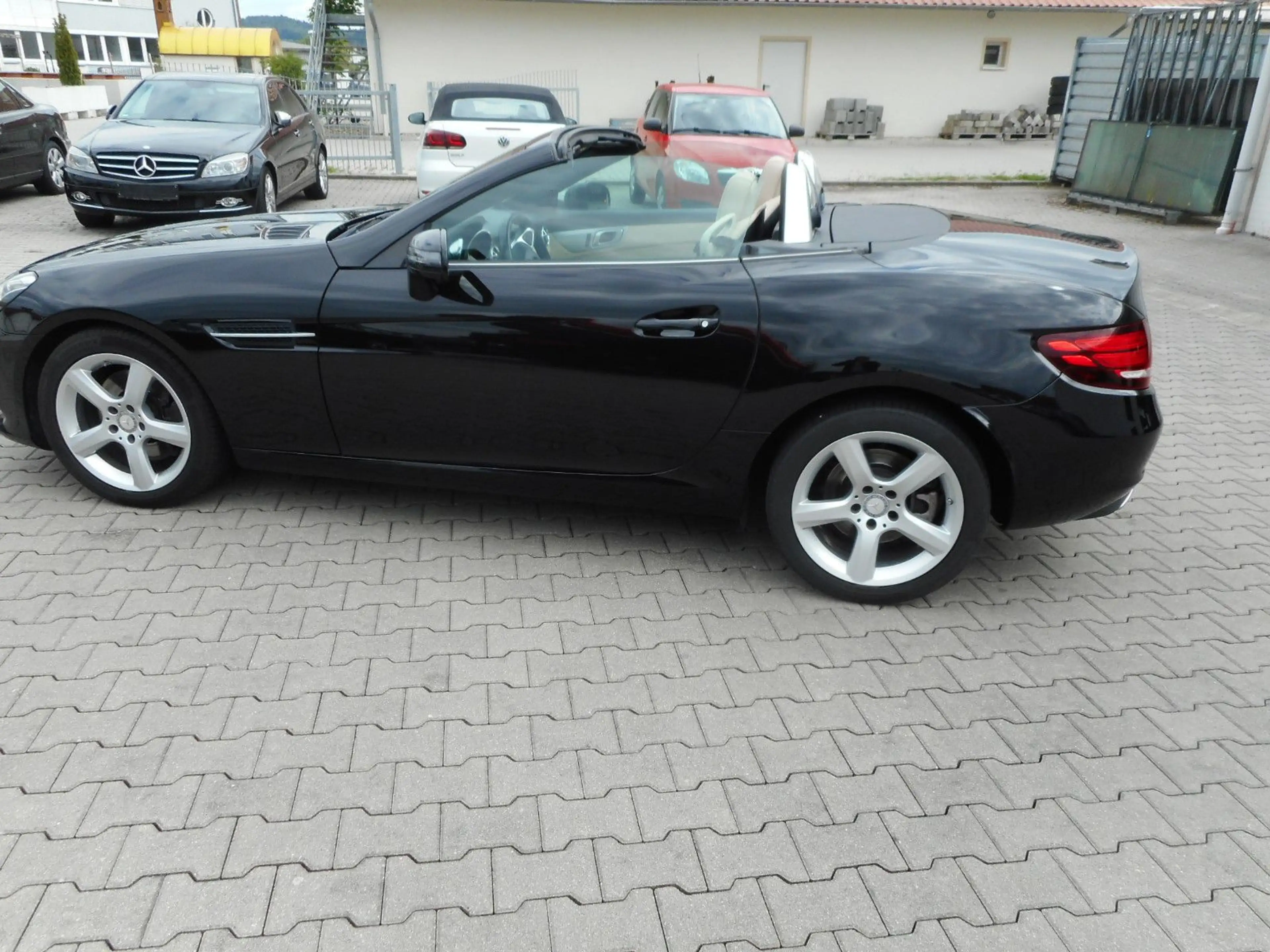 Mercedes-Benz SLC 250 d Panoramadach Navi PDC Airscarf — photo 9